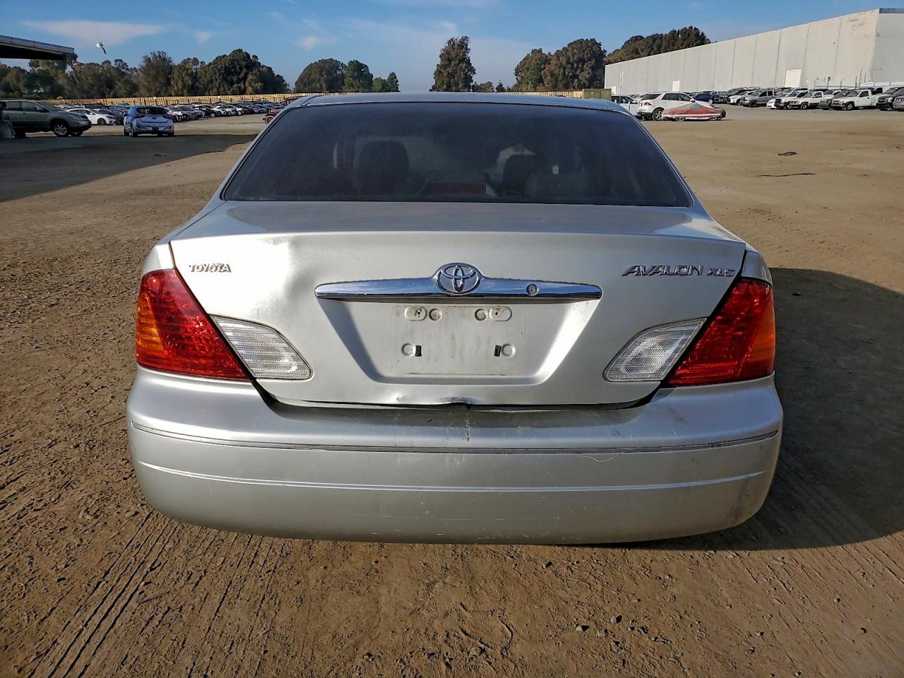 2000 TOYOTA AVALON XL photo 6