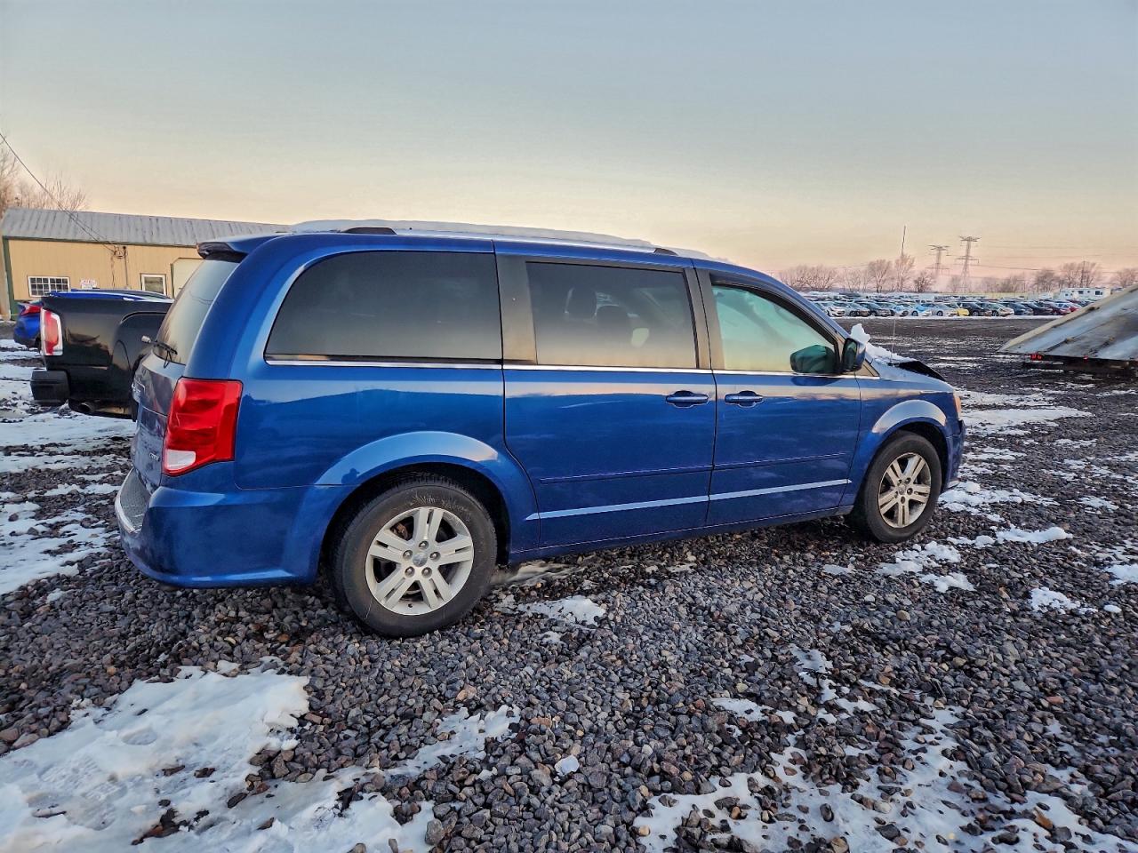 2011 DODGE GRAND CARAVAN CREW photo 3