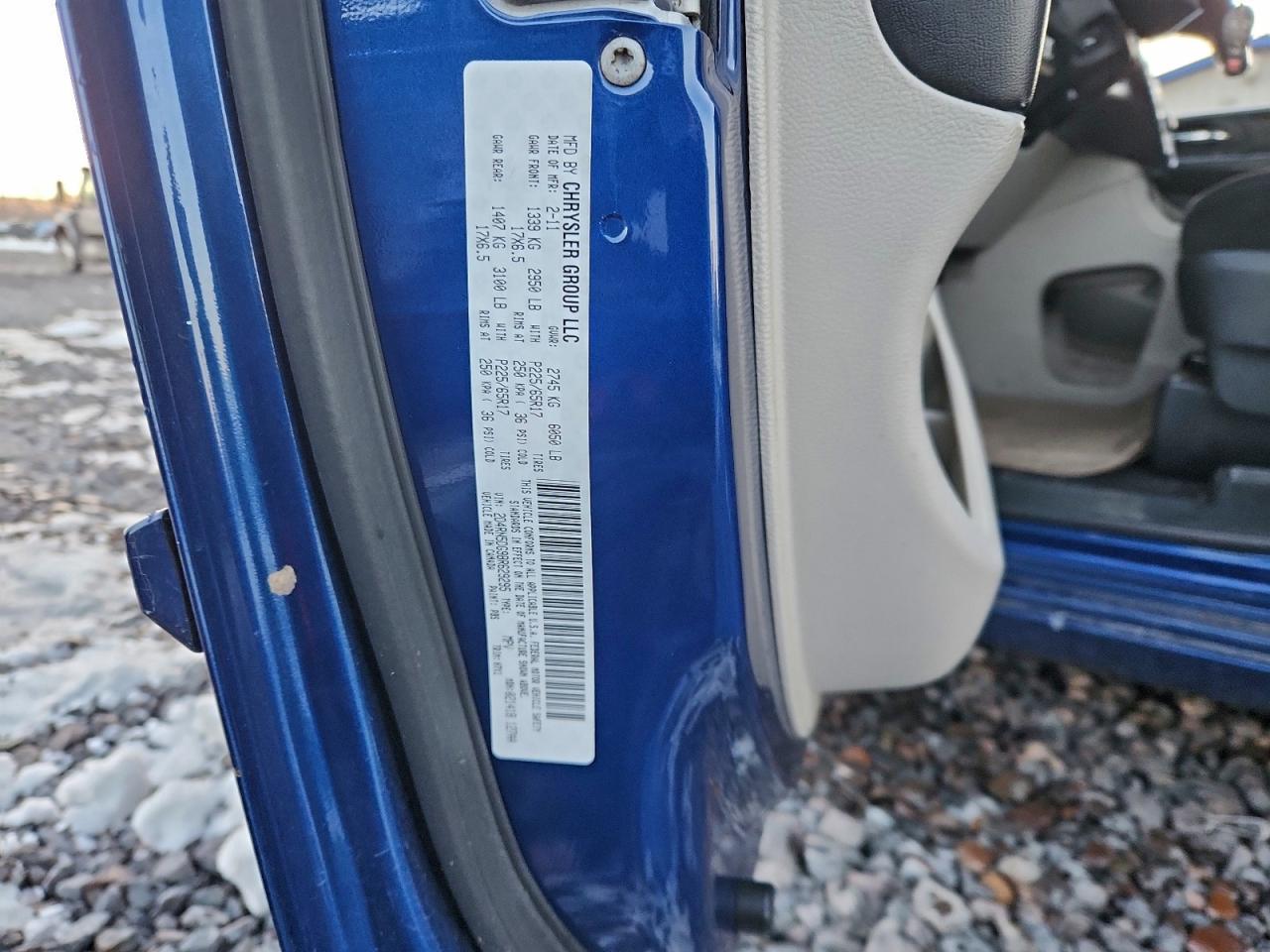 2011 DODGE GRAND CARAVAN CREW photo 13