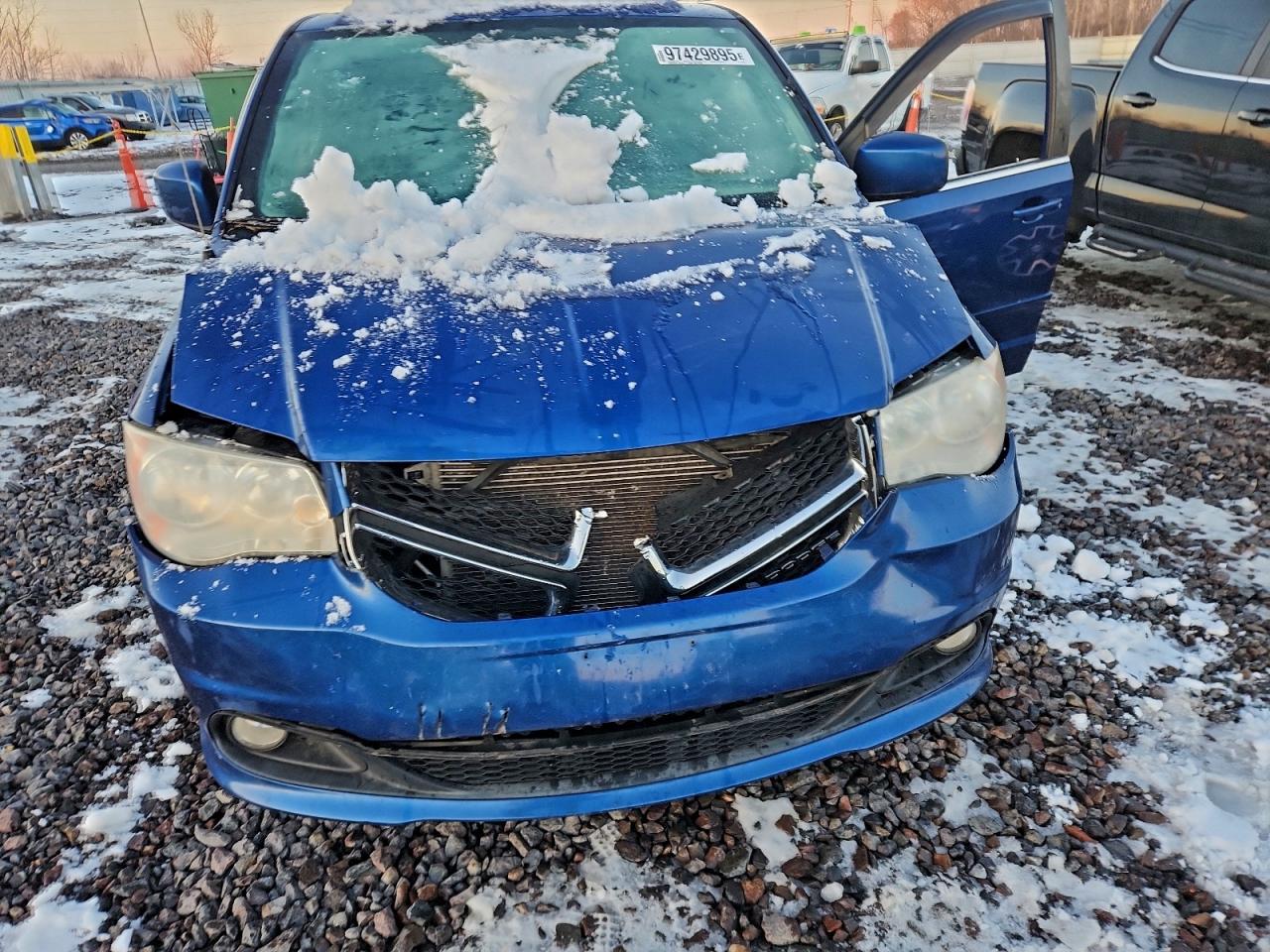 2011 DODGE GRAND CARAVAN CREW photo 12
