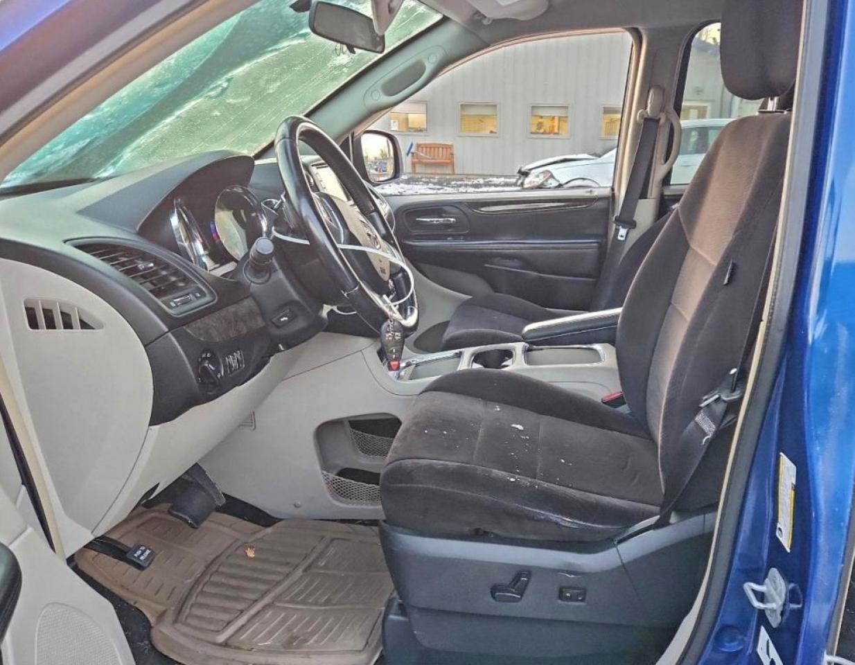 2011 DODGE GRAND CARAVAN CREW photo 7