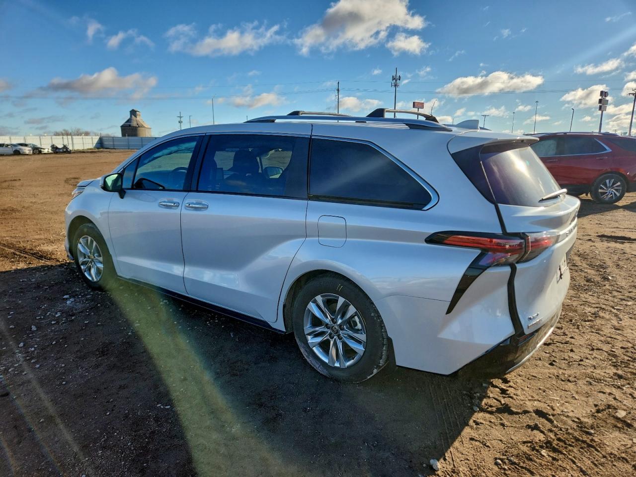 2025 TOYOTA SIENNA photo 2