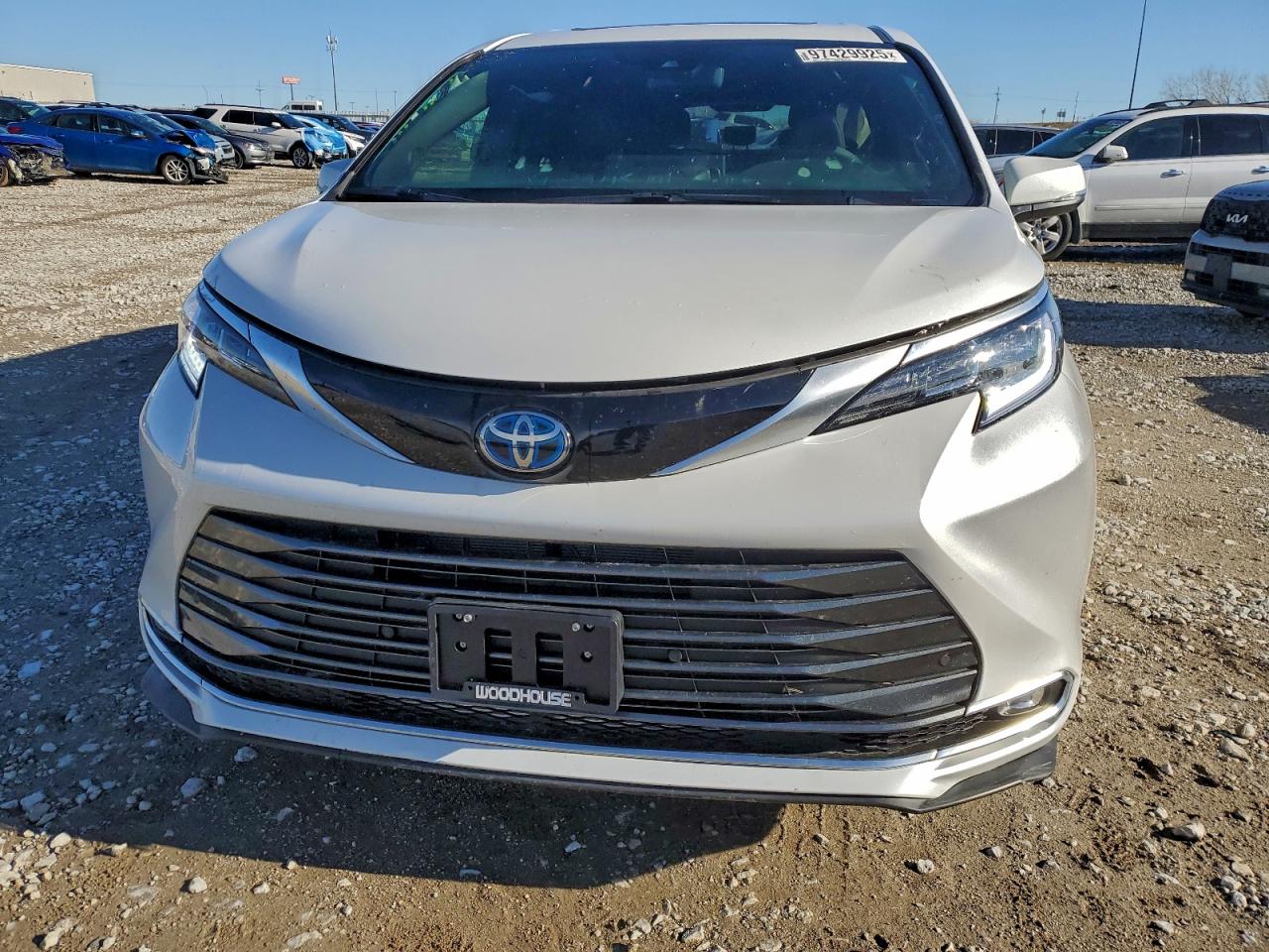 2025 TOYOTA SIENNA photo 5