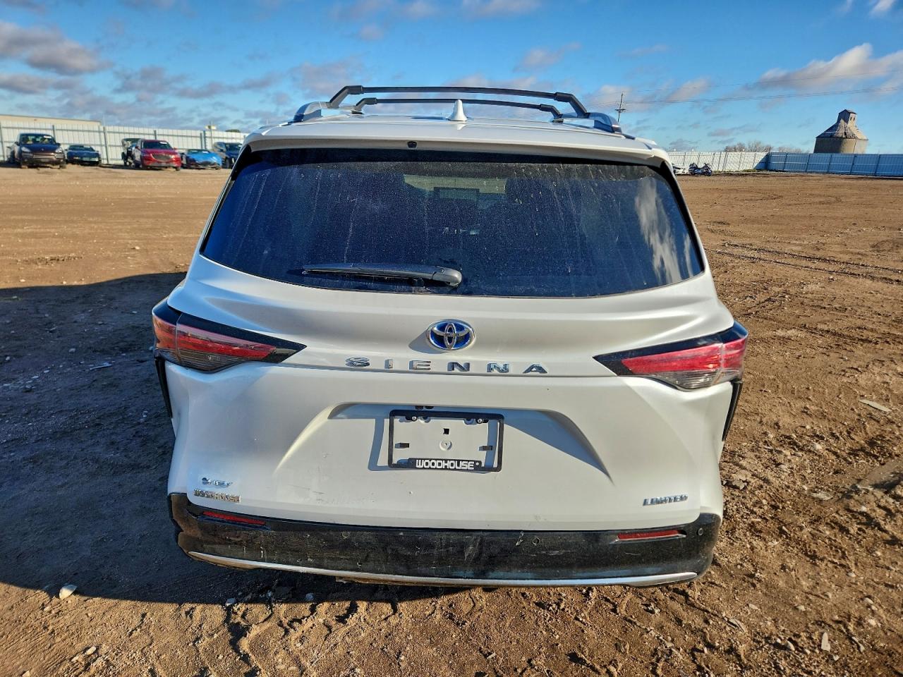 2025 TOYOTA SIENNA photo 6