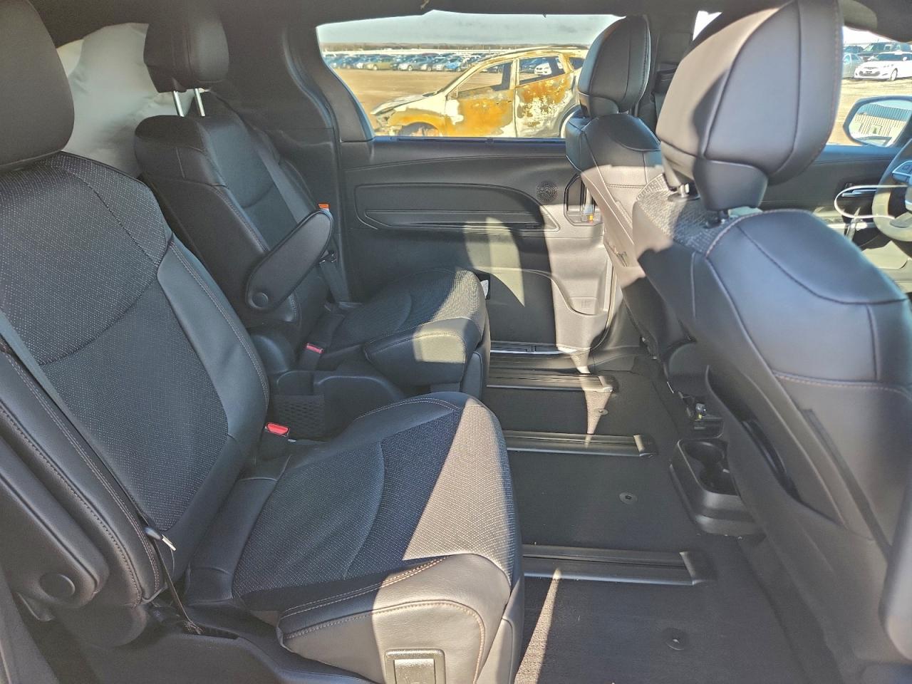 2025 TOYOTA SIENNA photo 11