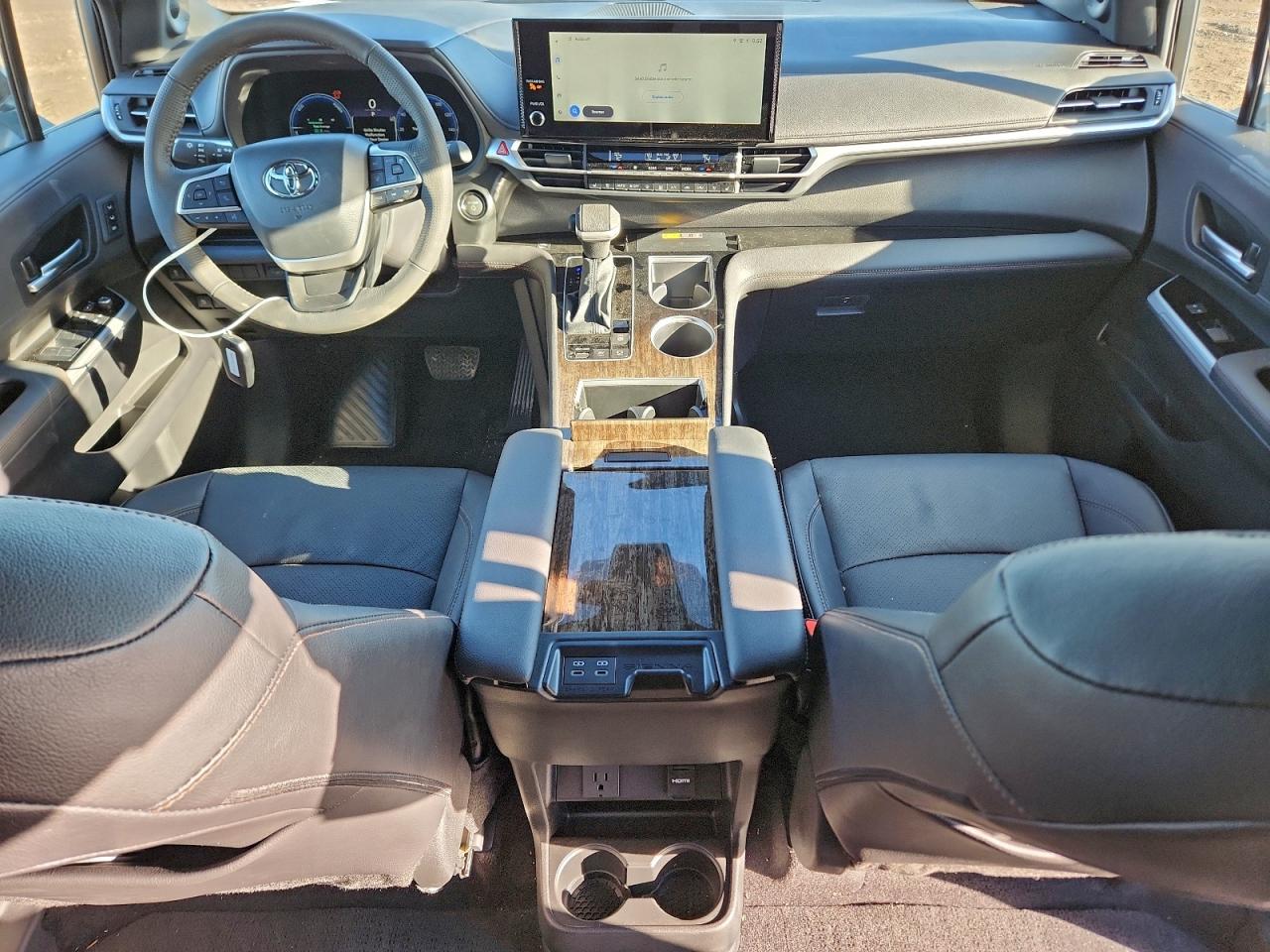 2025 TOYOTA SIENNA photo 8