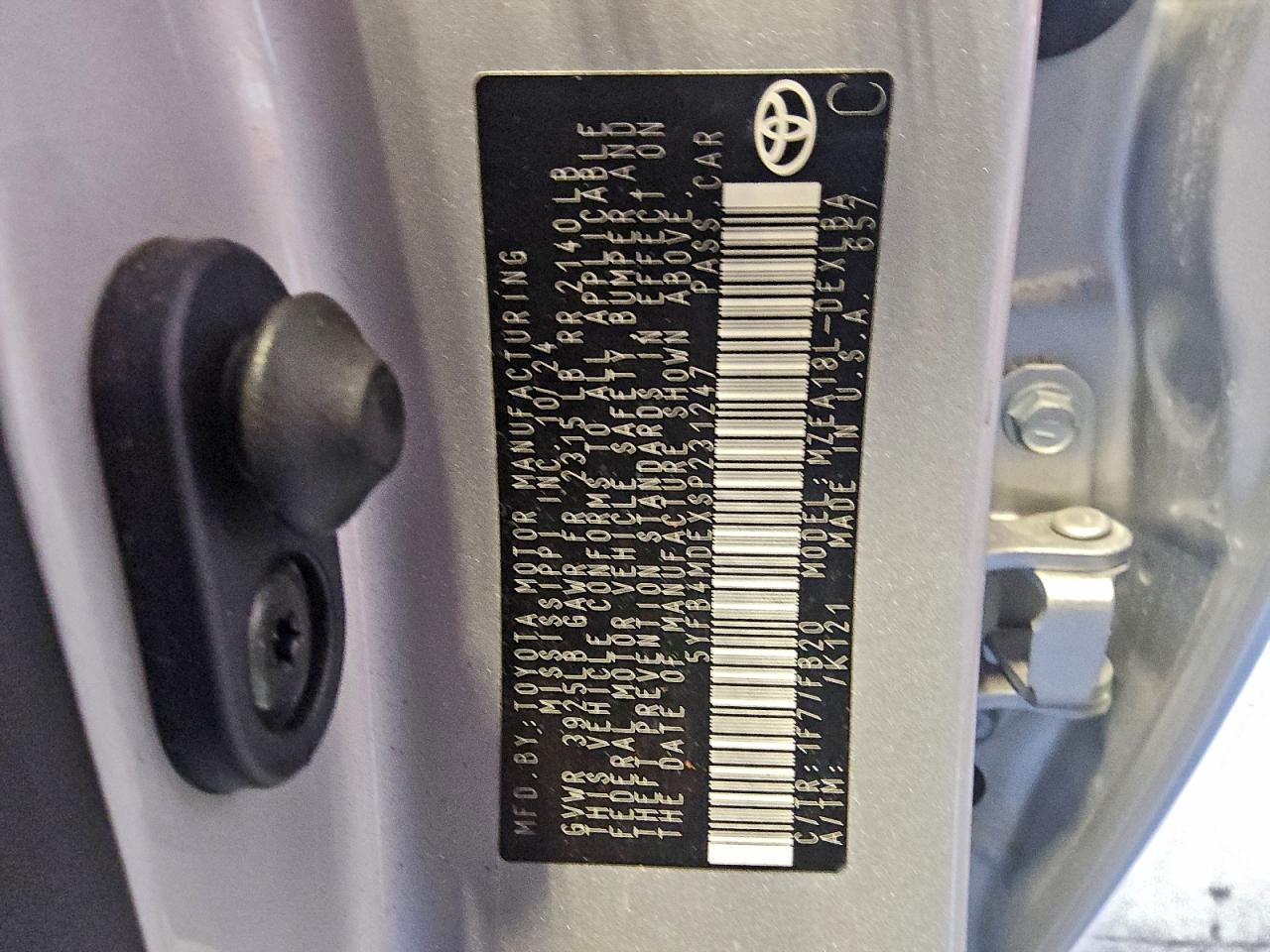 2025 TOYOTA COROLLA LE photo 13