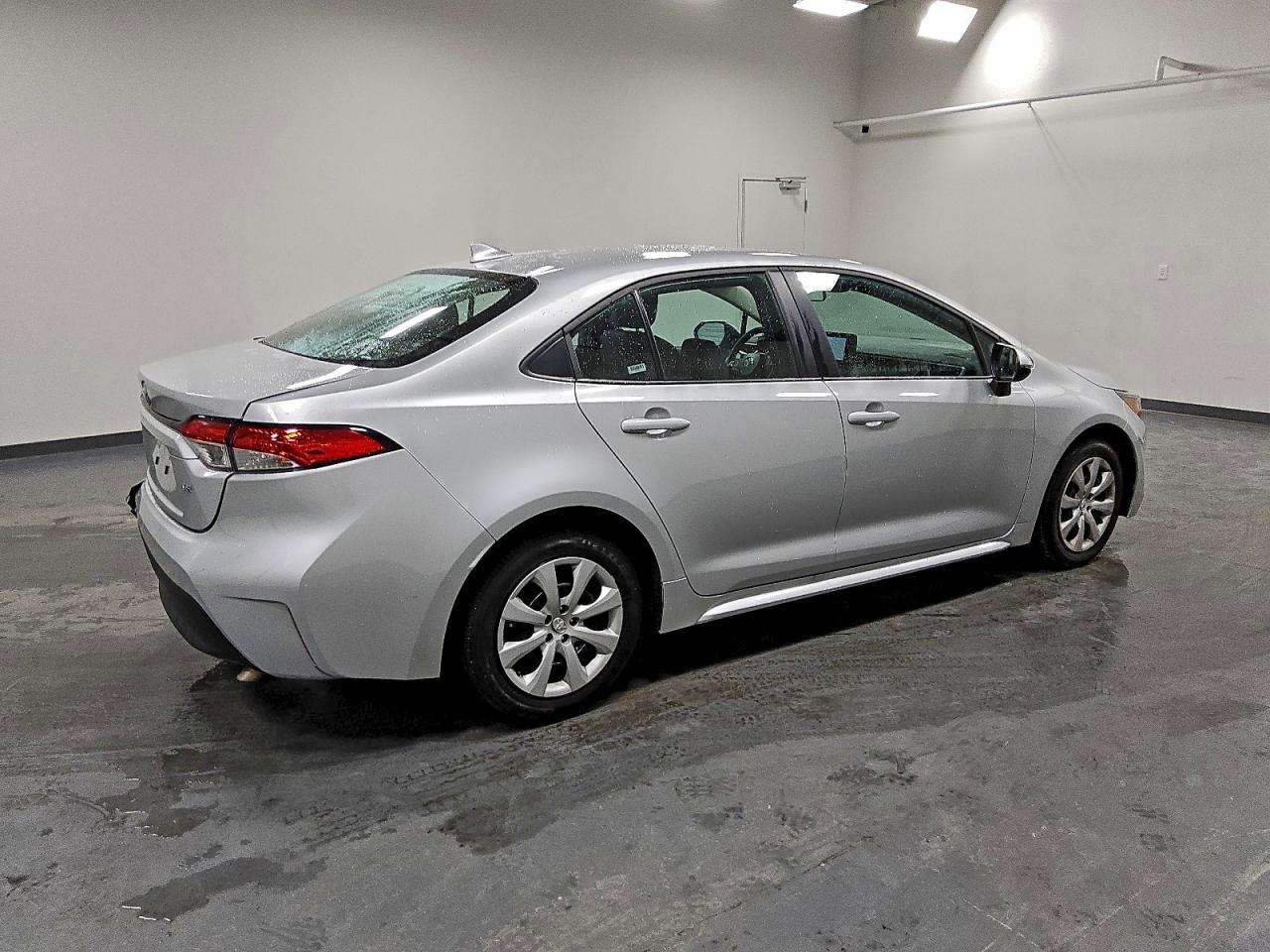 2025 TOYOTA COROLLA LE photo 3