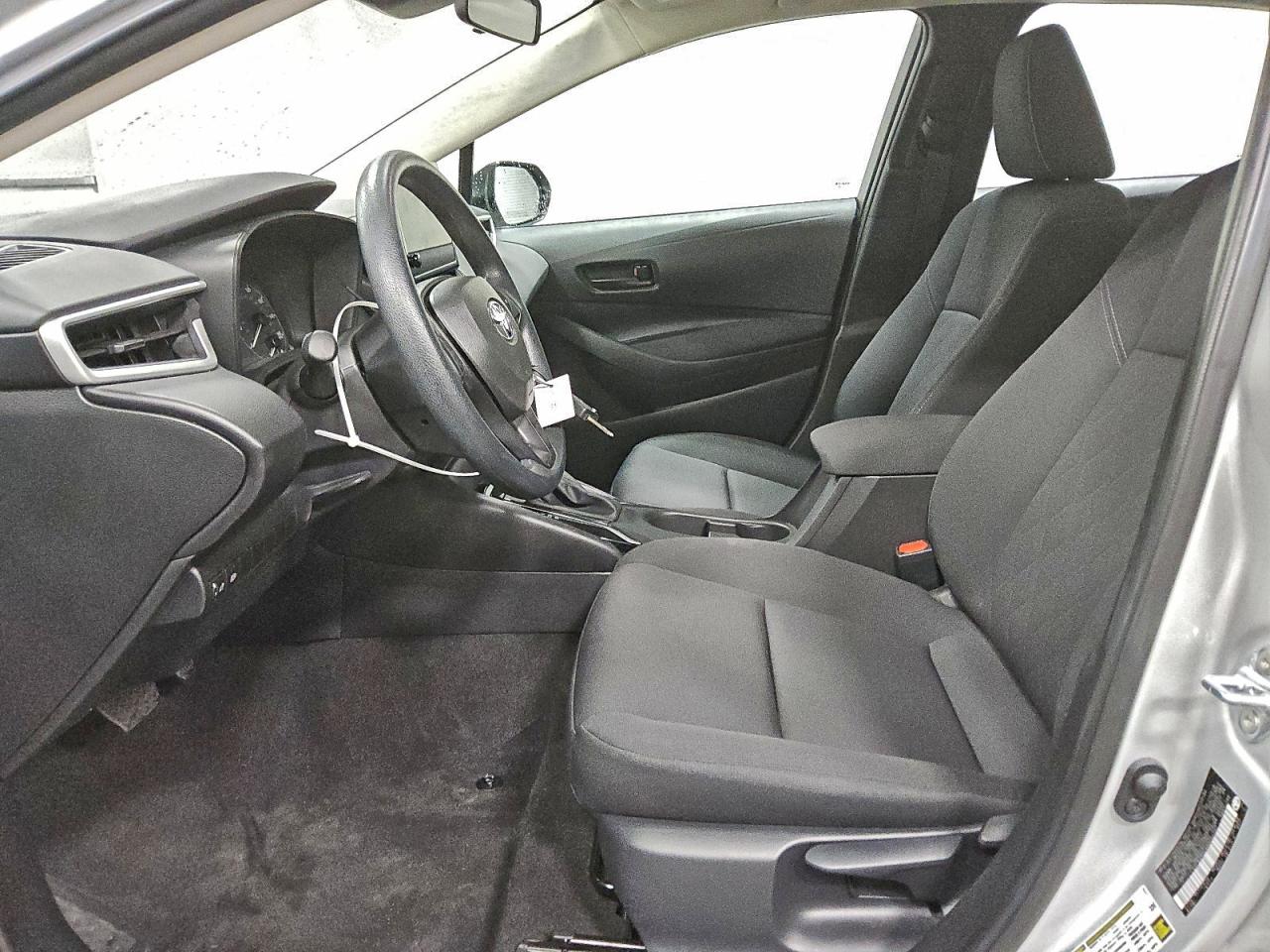 2025 TOYOTA COROLLA LE photo 7