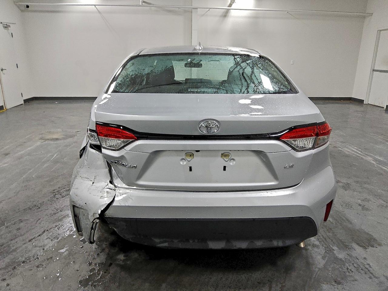 2025 TOYOTA COROLLA LE photo 6