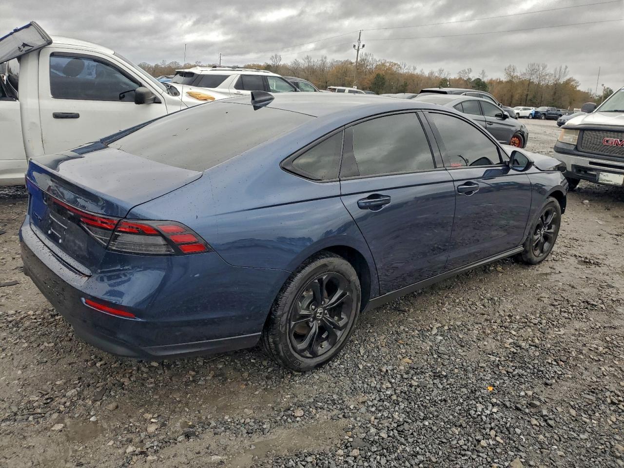 2025 HONDA ACCORD SE photo 3