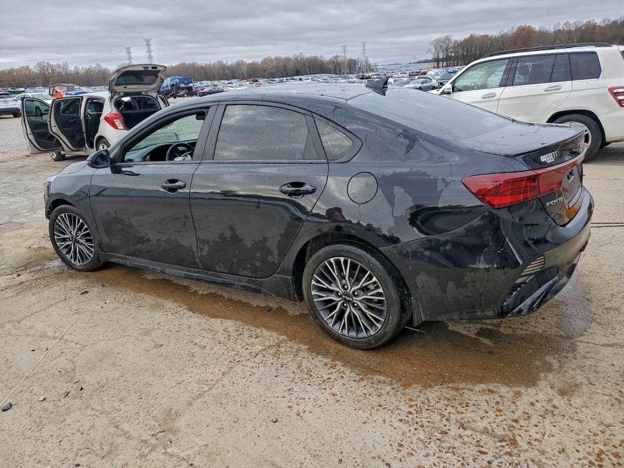 2023 KIA FORTE GT LINE photo 2
