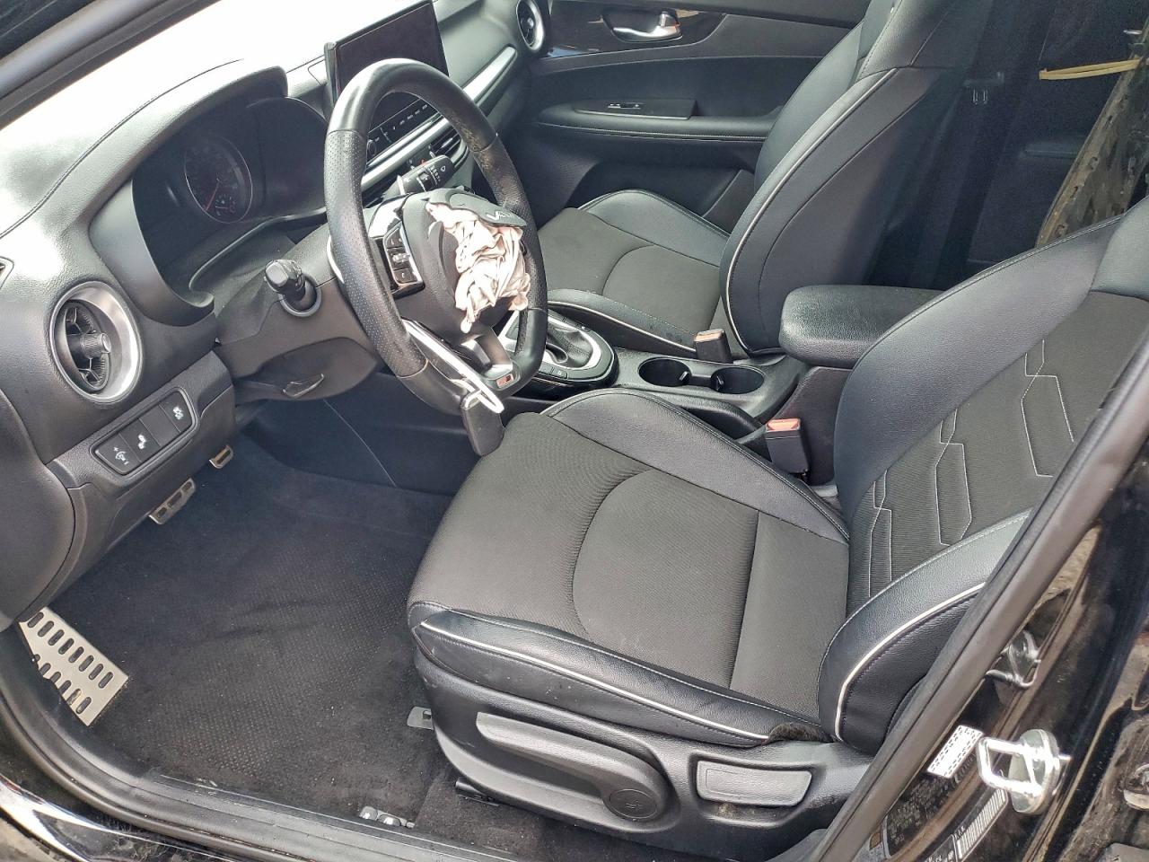 2023 KIA FORTE GT LINE photo 7