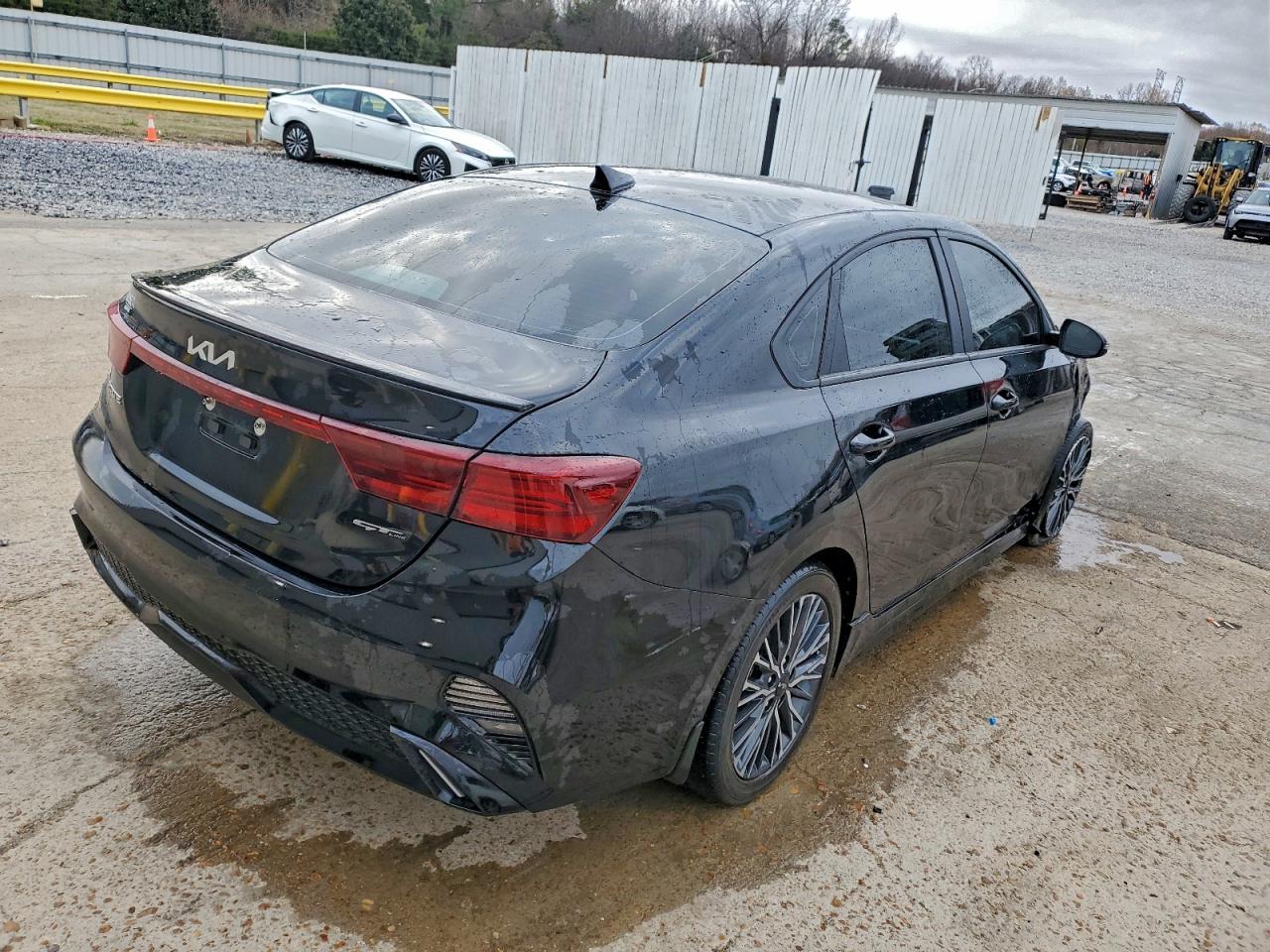 2023 KIA FORTE GT LINE photo 3