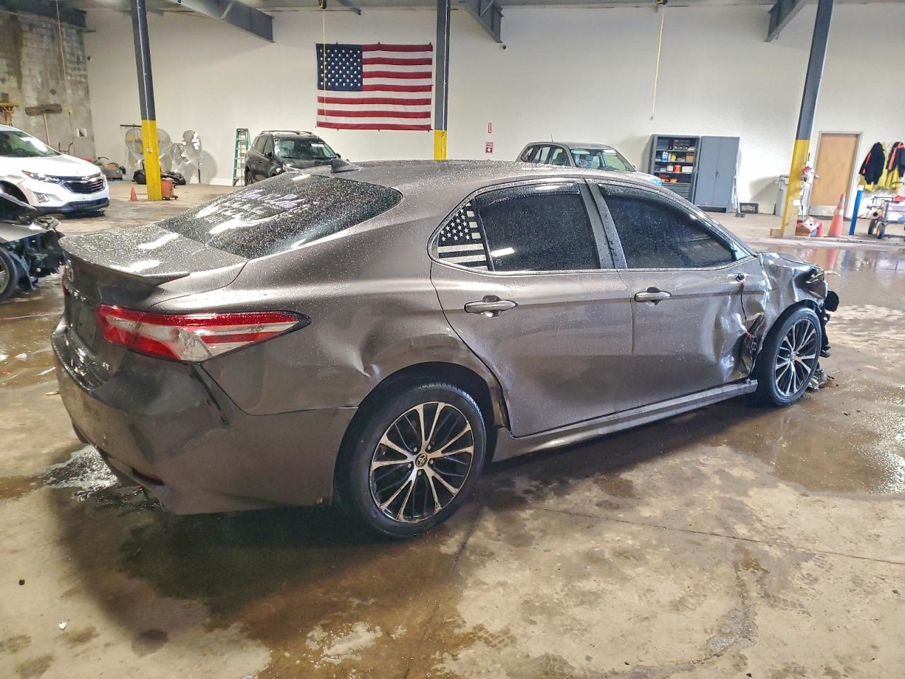 2020 TOYOTA CAMRY SE photo 3
