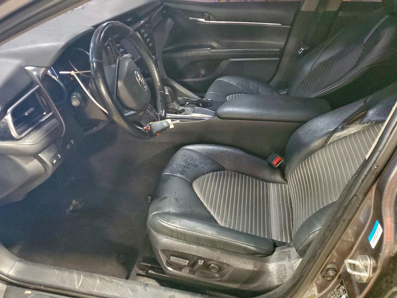 2020 TOYOTA CAMRY SE photo 7