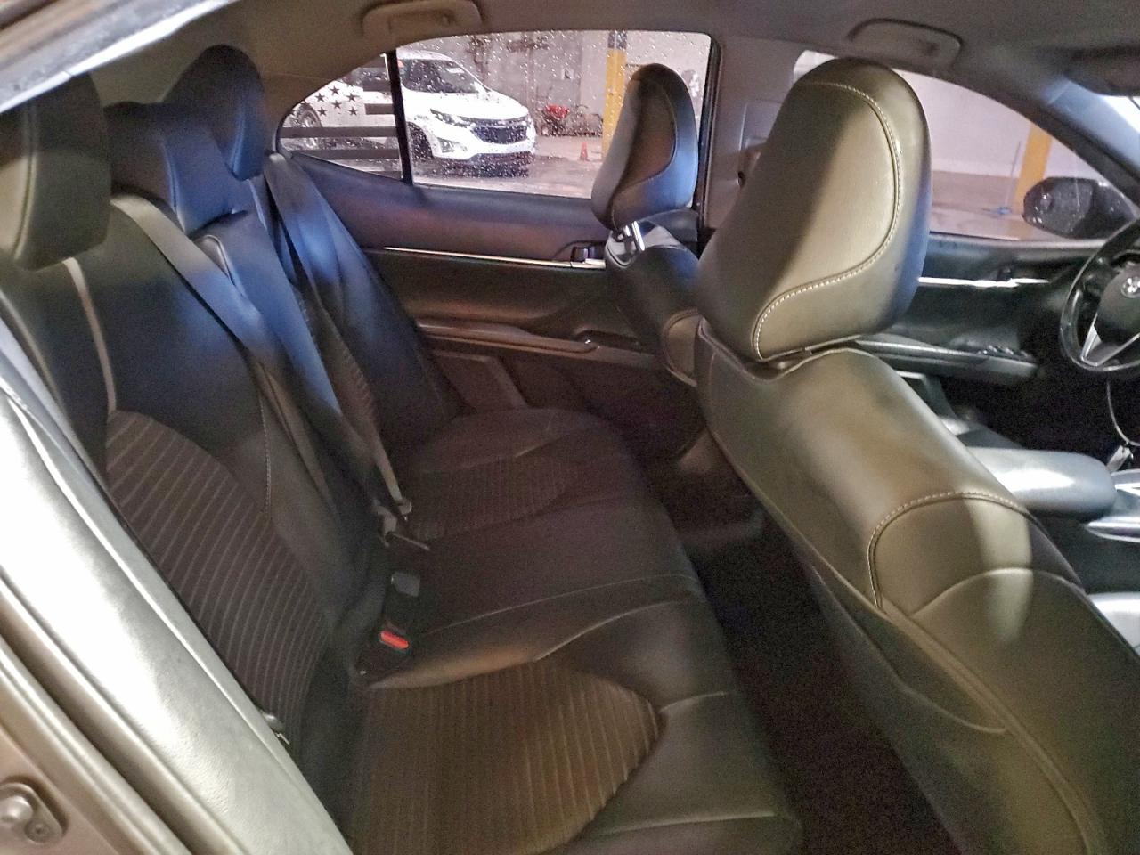 2020 TOYOTA CAMRY SE photo 10