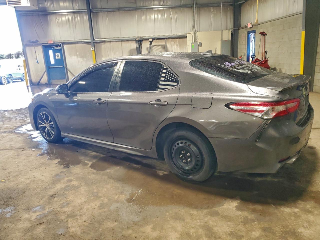 2020 TOYOTA CAMRY SE photo 2