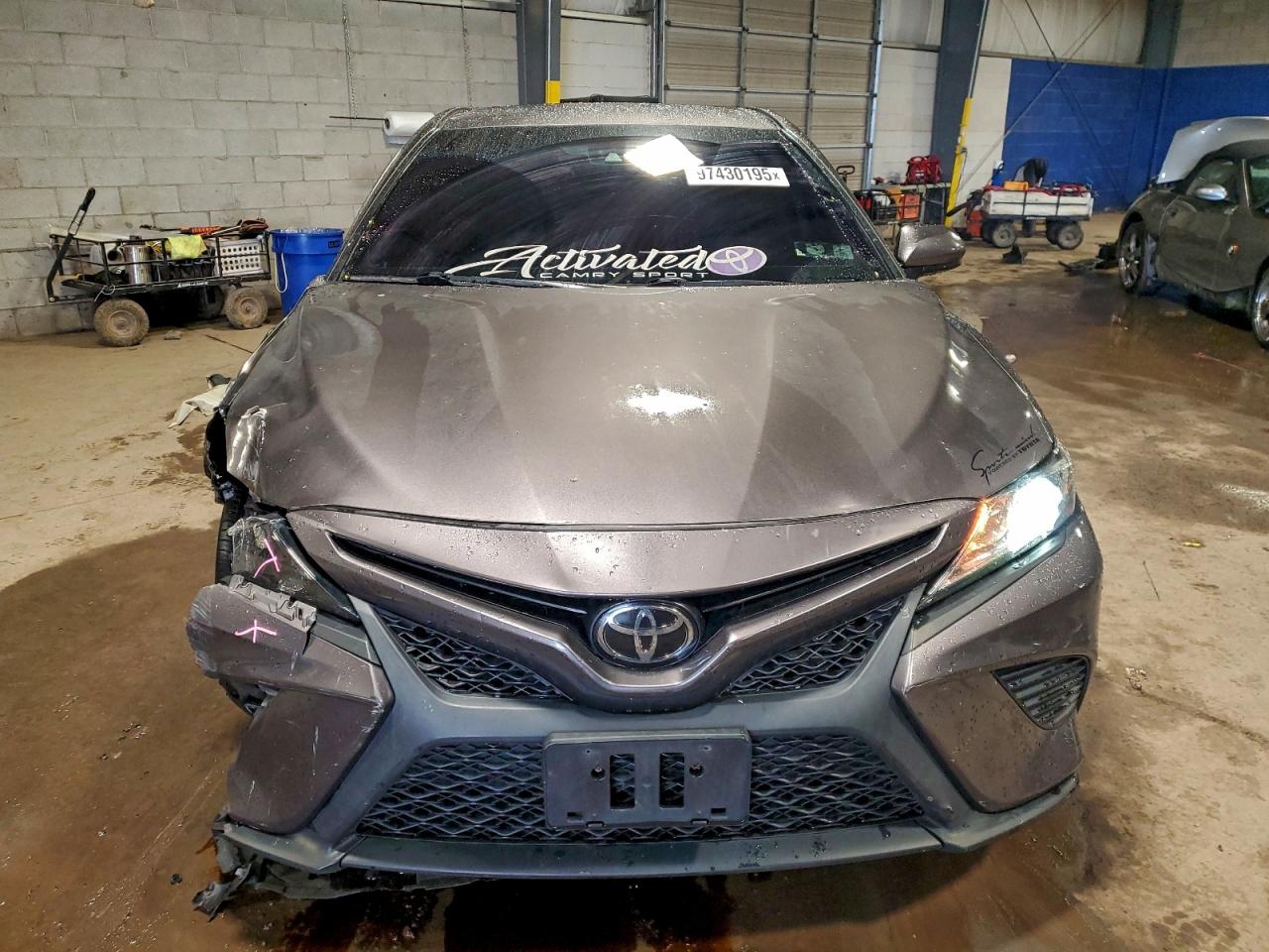 2020 TOYOTA CAMRY SE photo 5