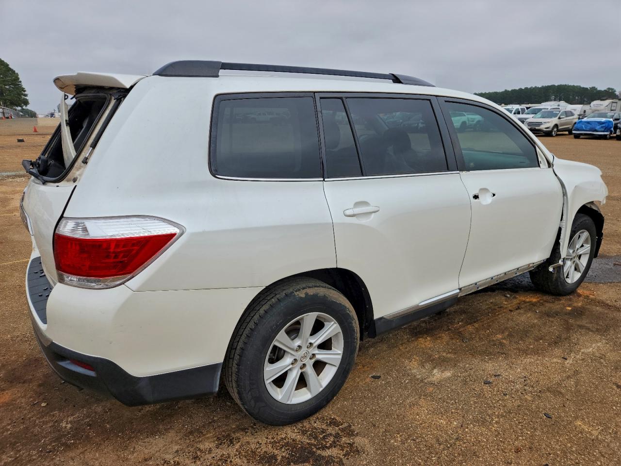 2013 TOYOTA HIGHLANDER SE photo 5