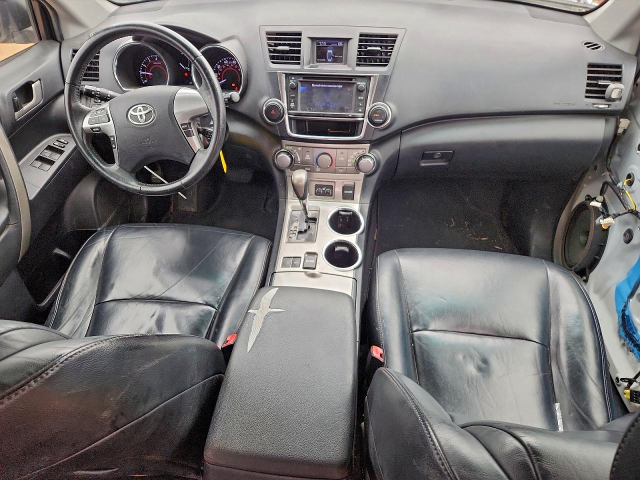 2013 TOYOTA HIGHLANDER SE photo 15