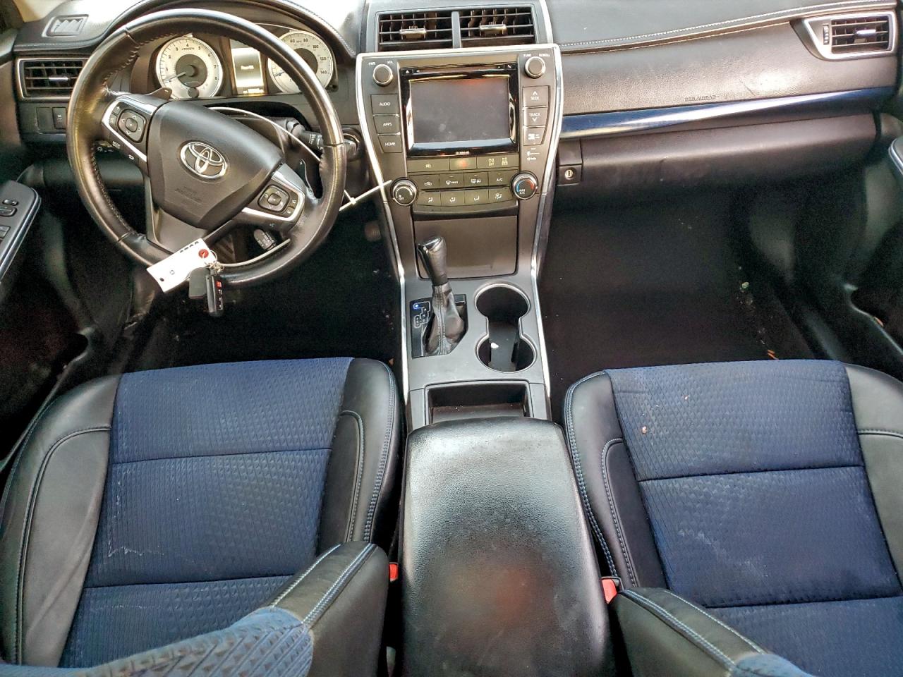 2016 TOYOTA CAMRY LE photo 8