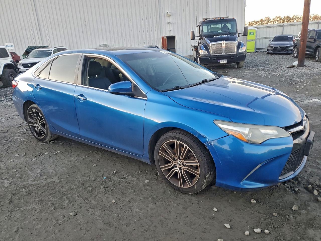 2016 TOYOTA CAMRY LE photo 4