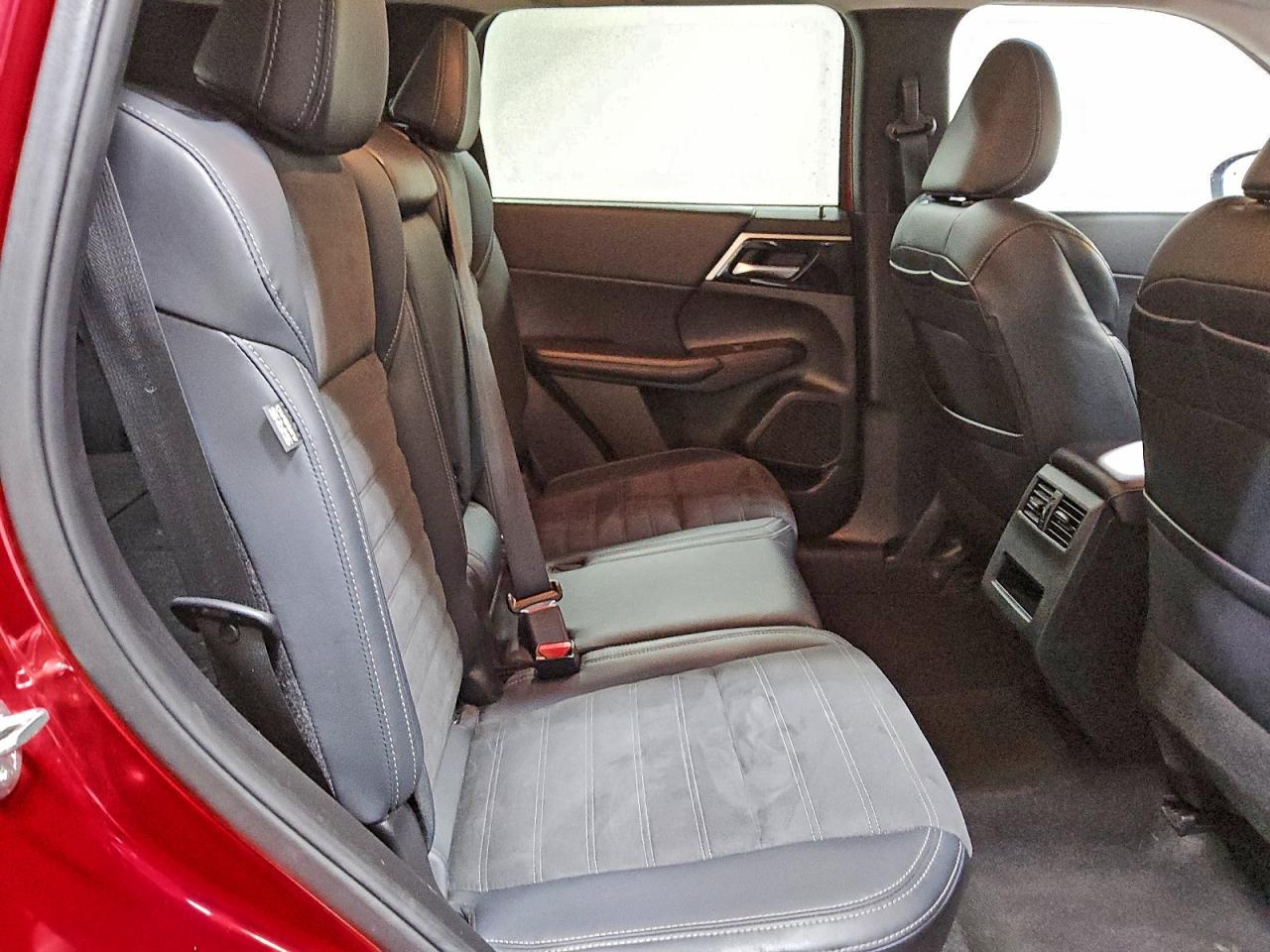2024 MITSUBISHI OUTLANDER SE photo 11