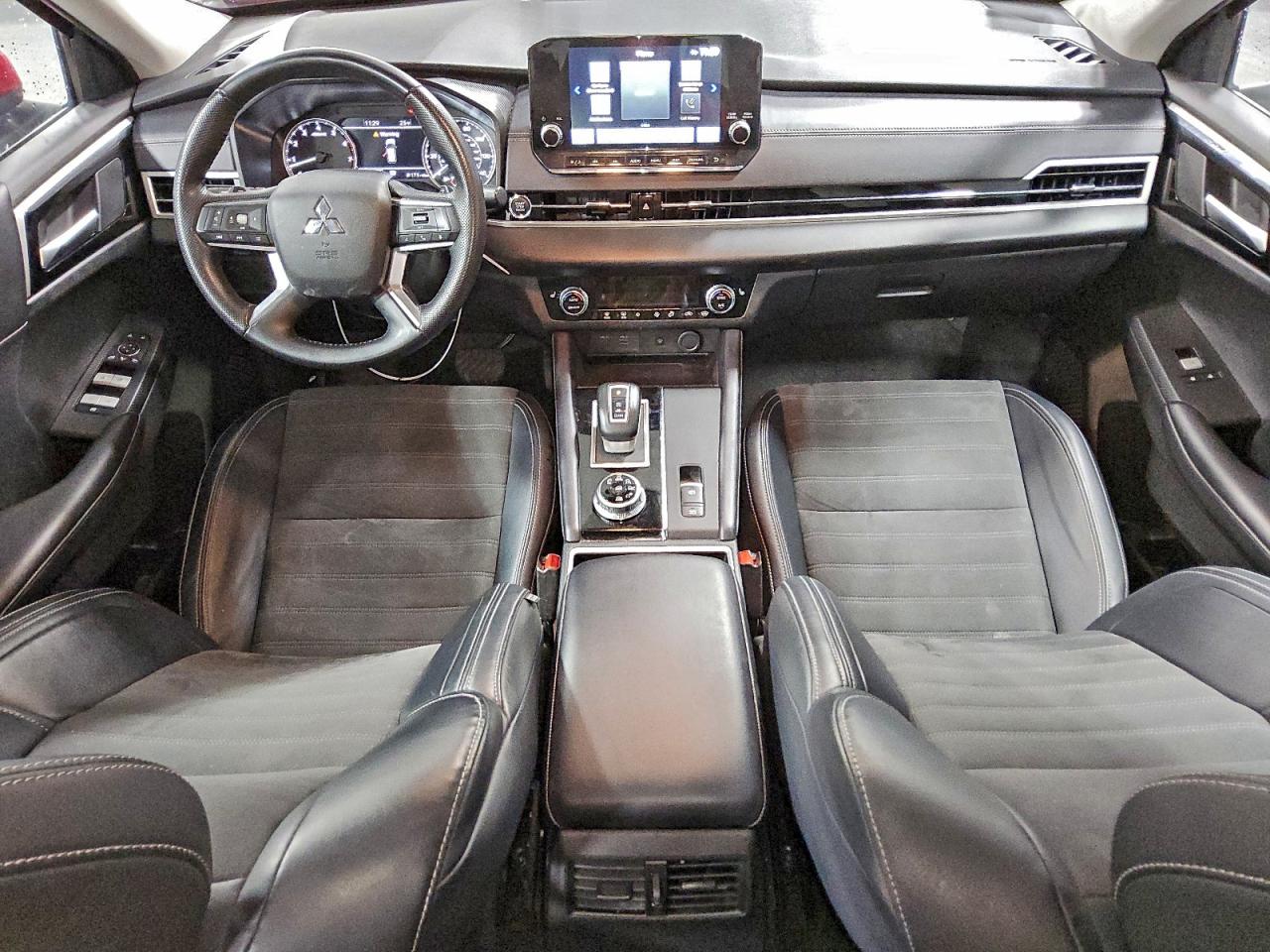 2024 MITSUBISHI OUTLANDER SE photo 8