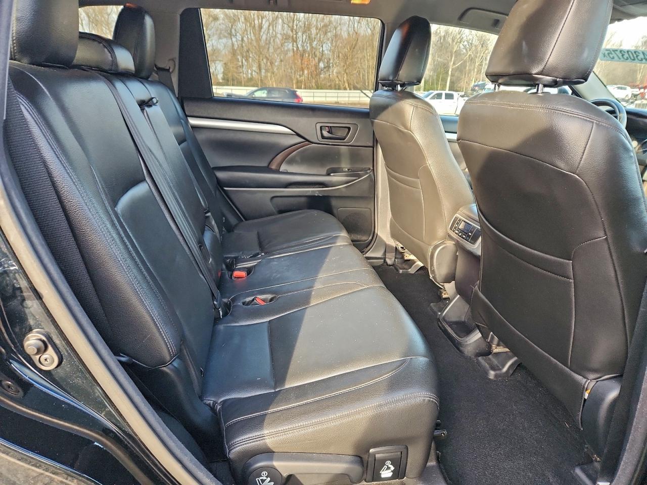 2014 TOYOTA HIGHLANDER LE photo 11