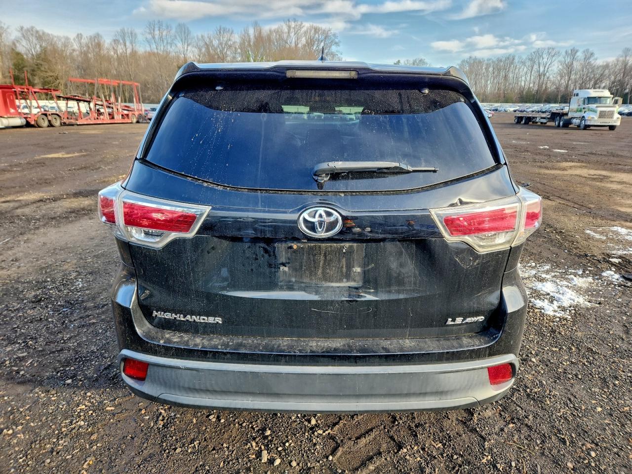 2014 TOYOTA HIGHLANDER LE photo 6