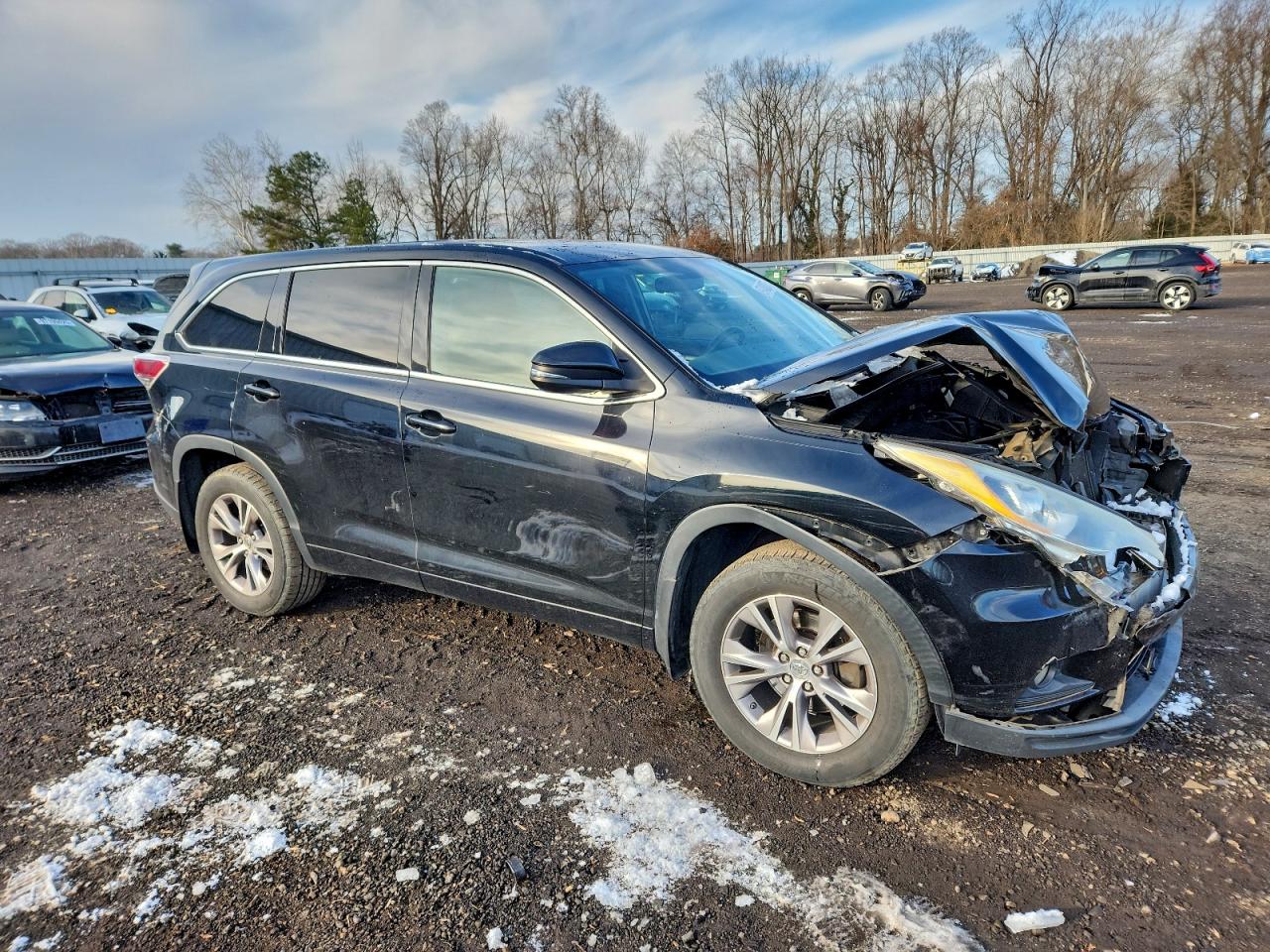 2014 TOYOTA HIGHLANDER LE photo 4