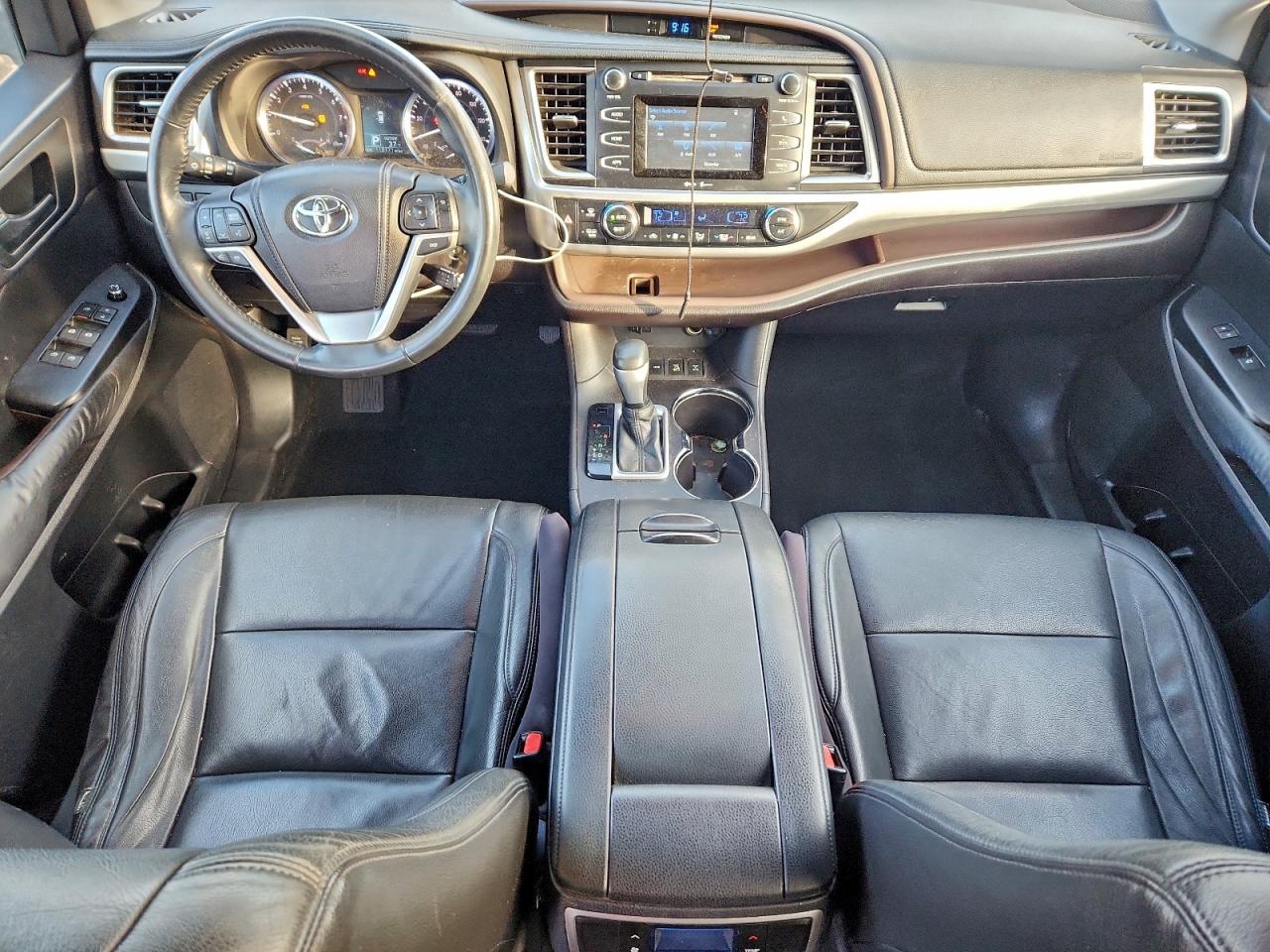 2014 TOYOTA HIGHLANDER LE photo 8