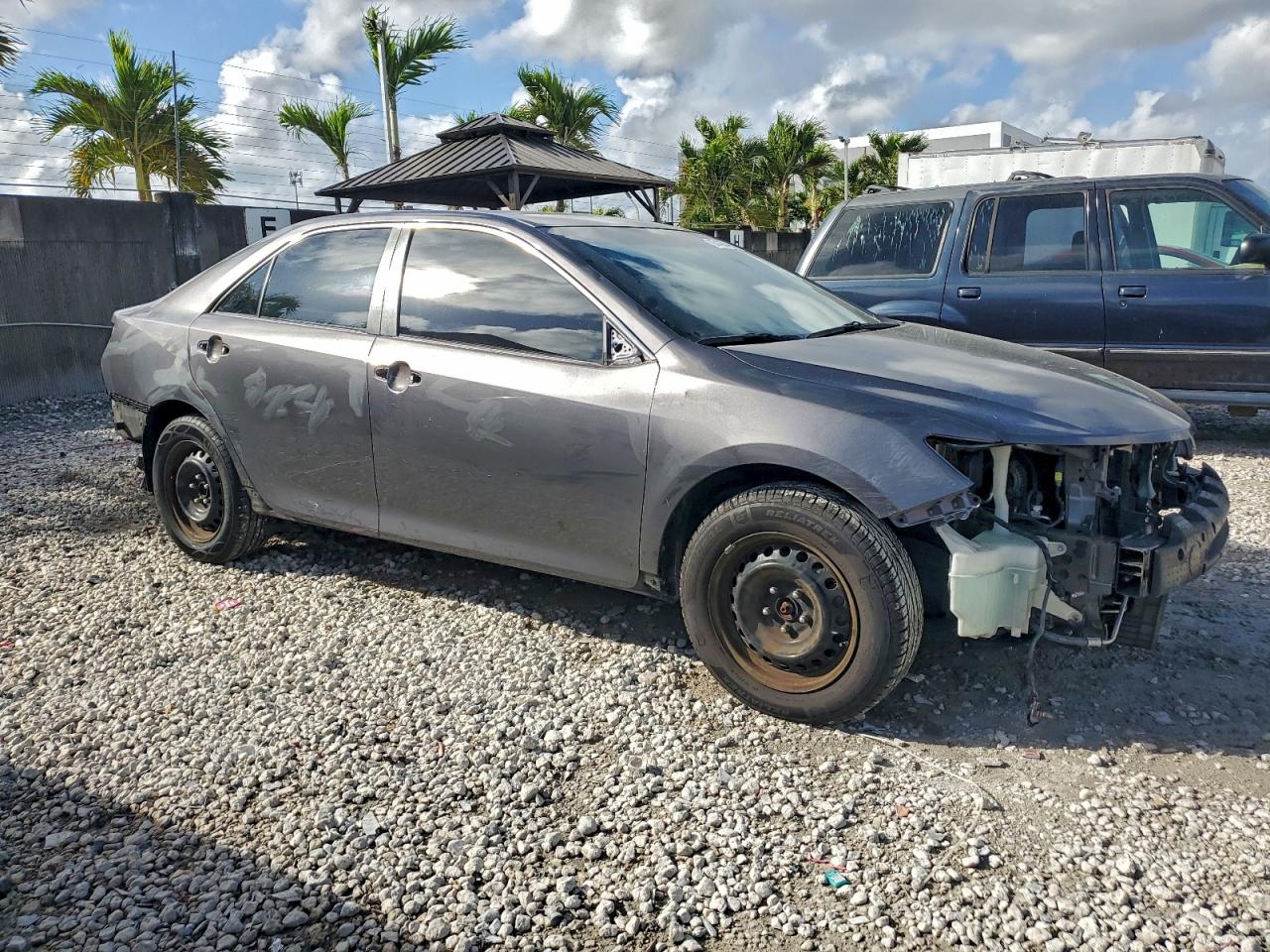 2014 TOYOTA CAMRY L photo 4