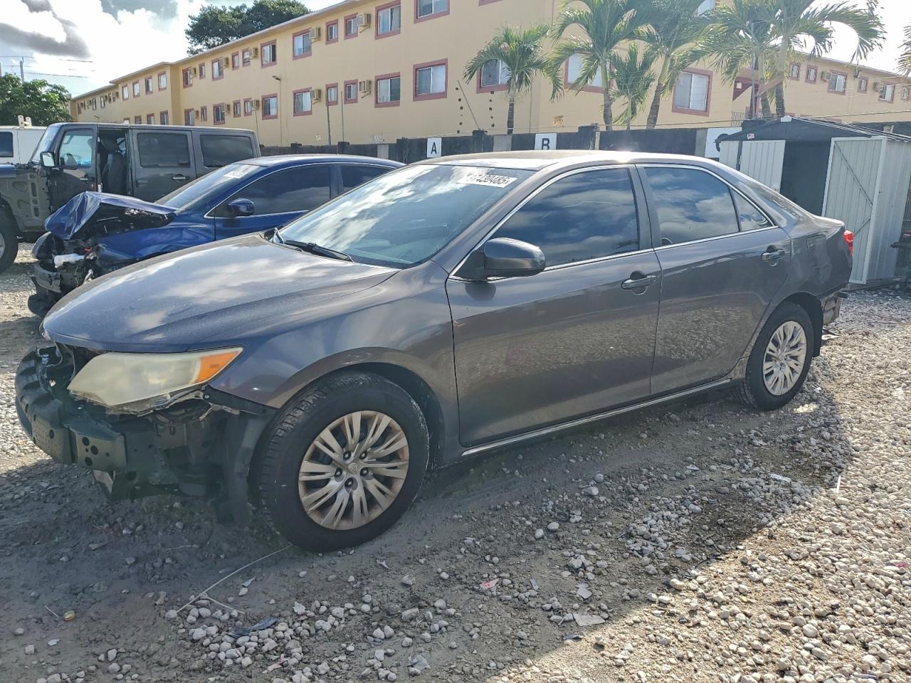 2014 TOYOTA CAMRY