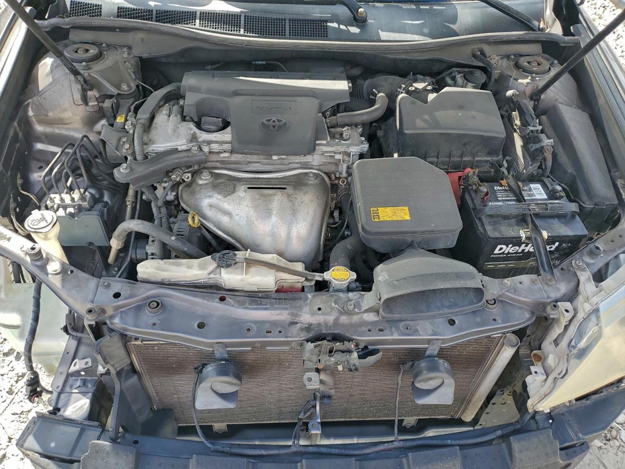 2014 TOYOTA CAMRY L photo 11