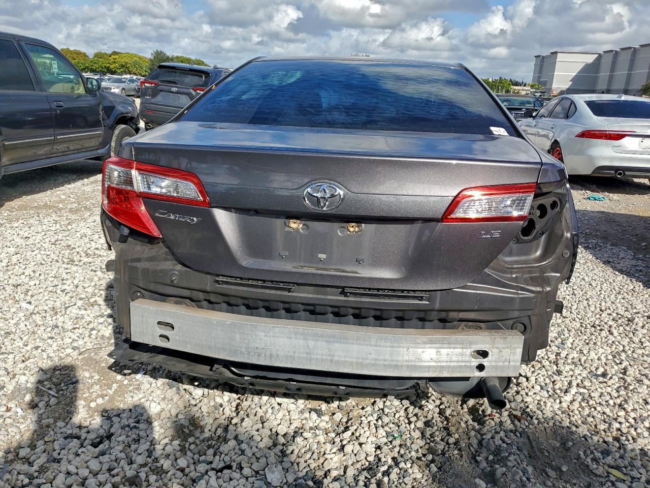 2014 TOYOTA CAMRY L photo 6