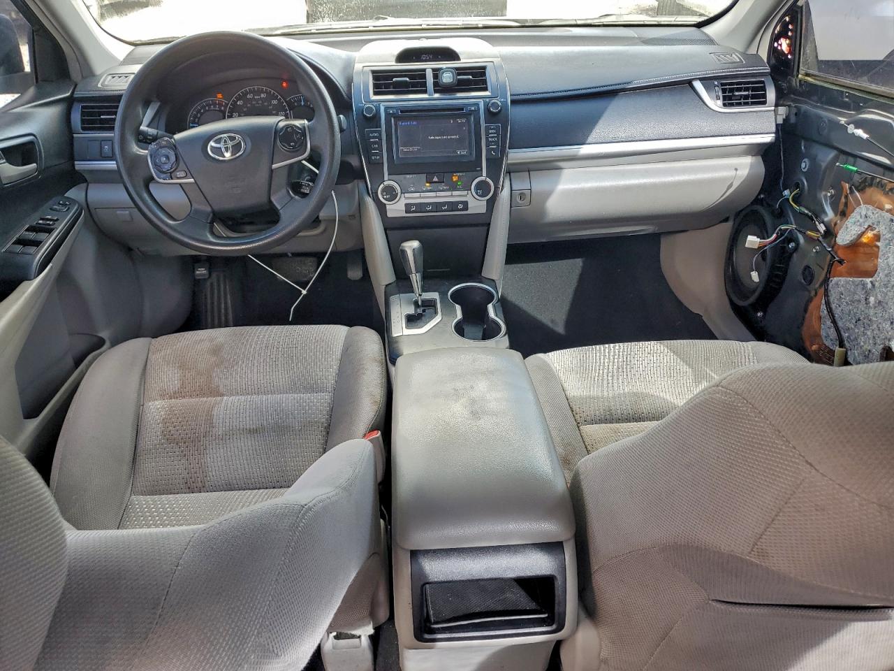 2014 TOYOTA CAMRY L photo 8