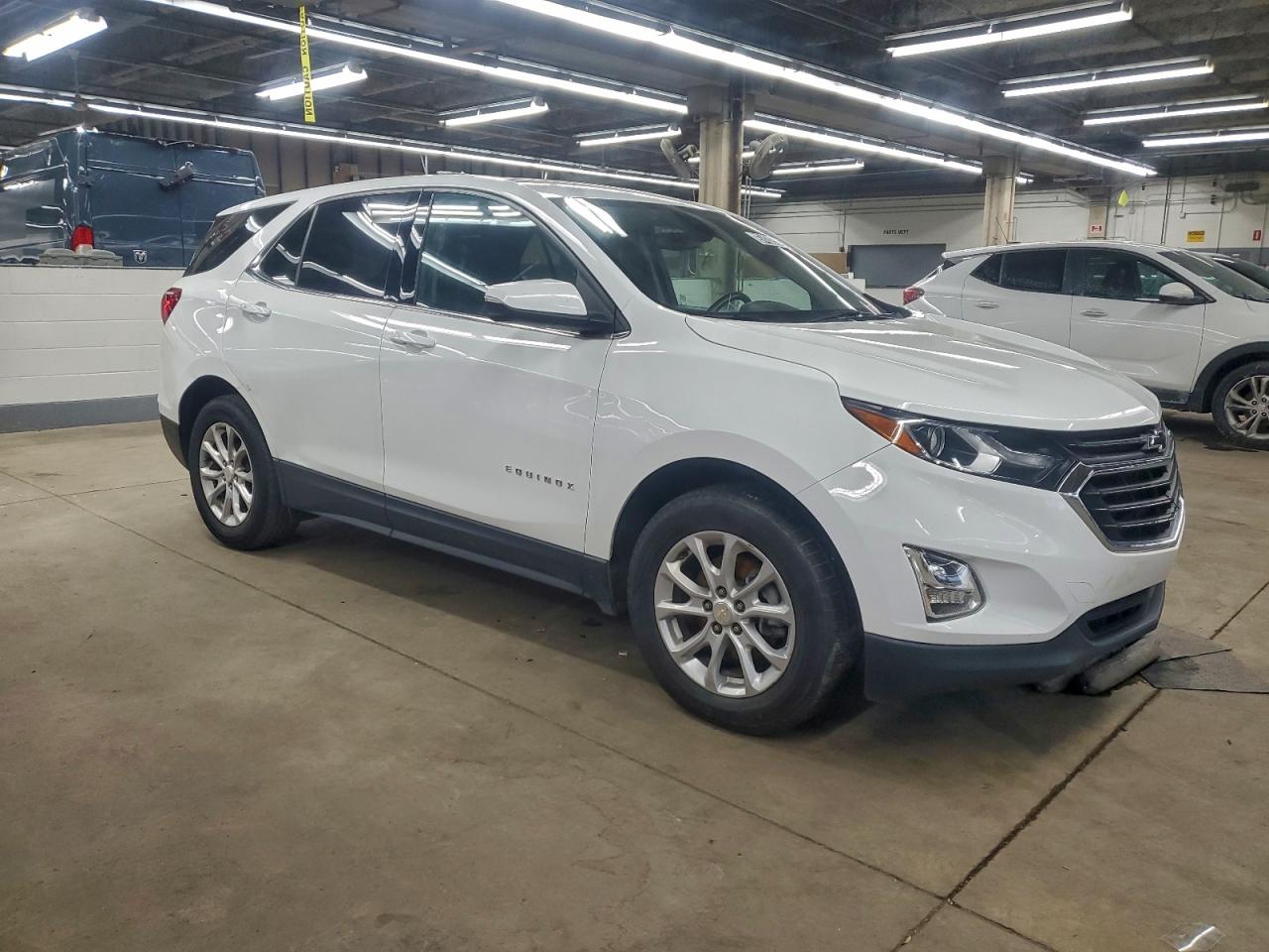 2019 CHEVROLET EQUINOX LT photo 4
