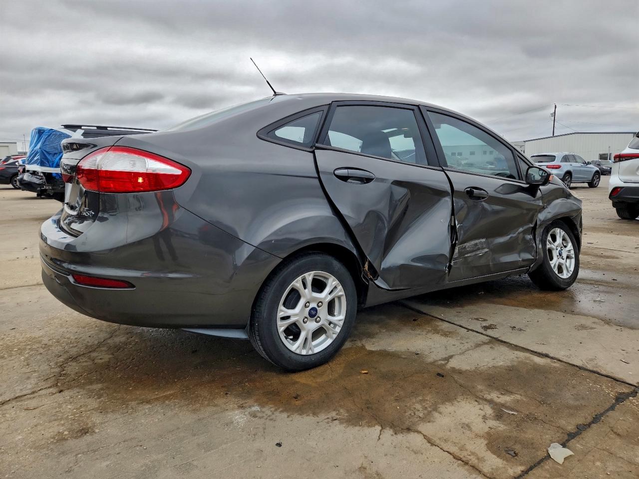 2016 FORD FIESTA SE photo 3