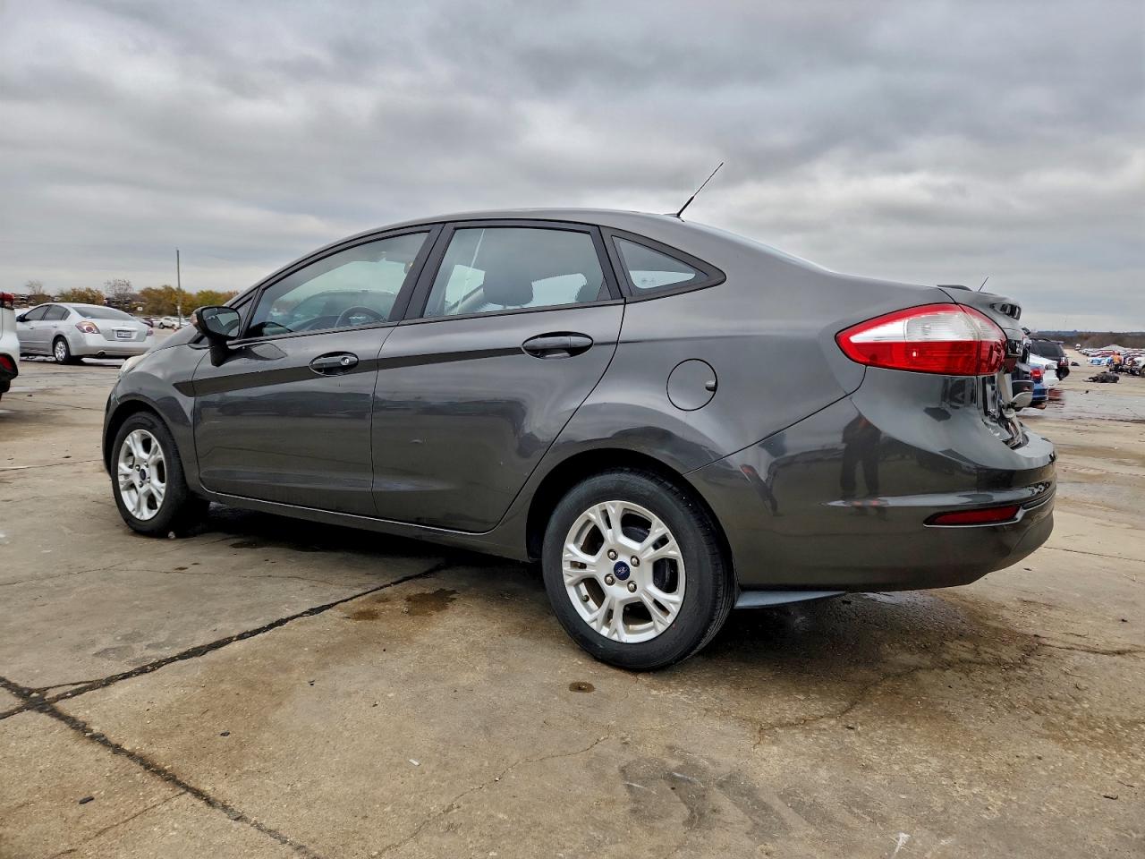2016 FORD FIESTA SE photo 2