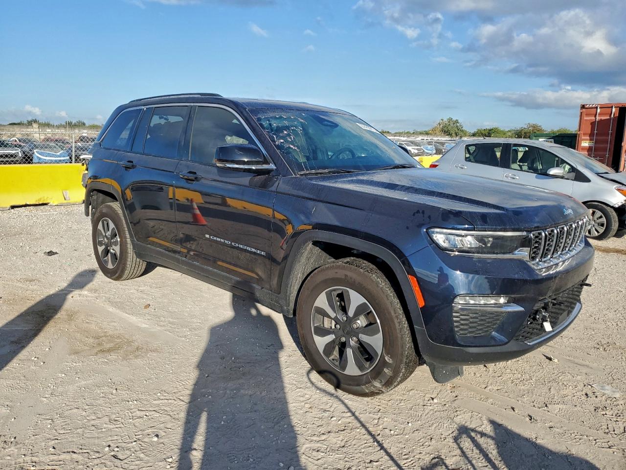 2023 JEEP GRAND CHEROKEE LIMITED 4XE photo 4