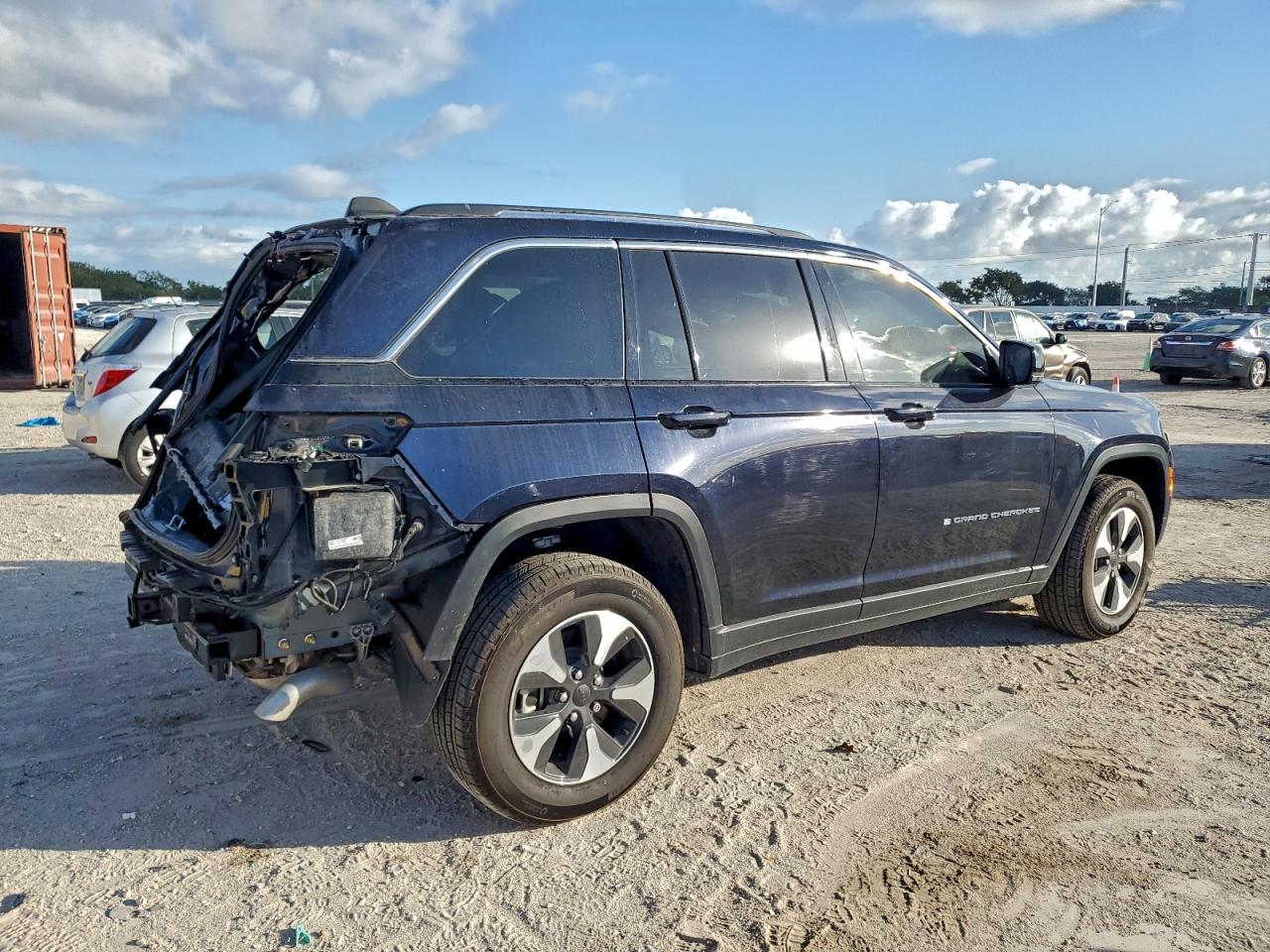 2023 JEEP GRAND CHEROKEE LIMITED 4XE photo 3