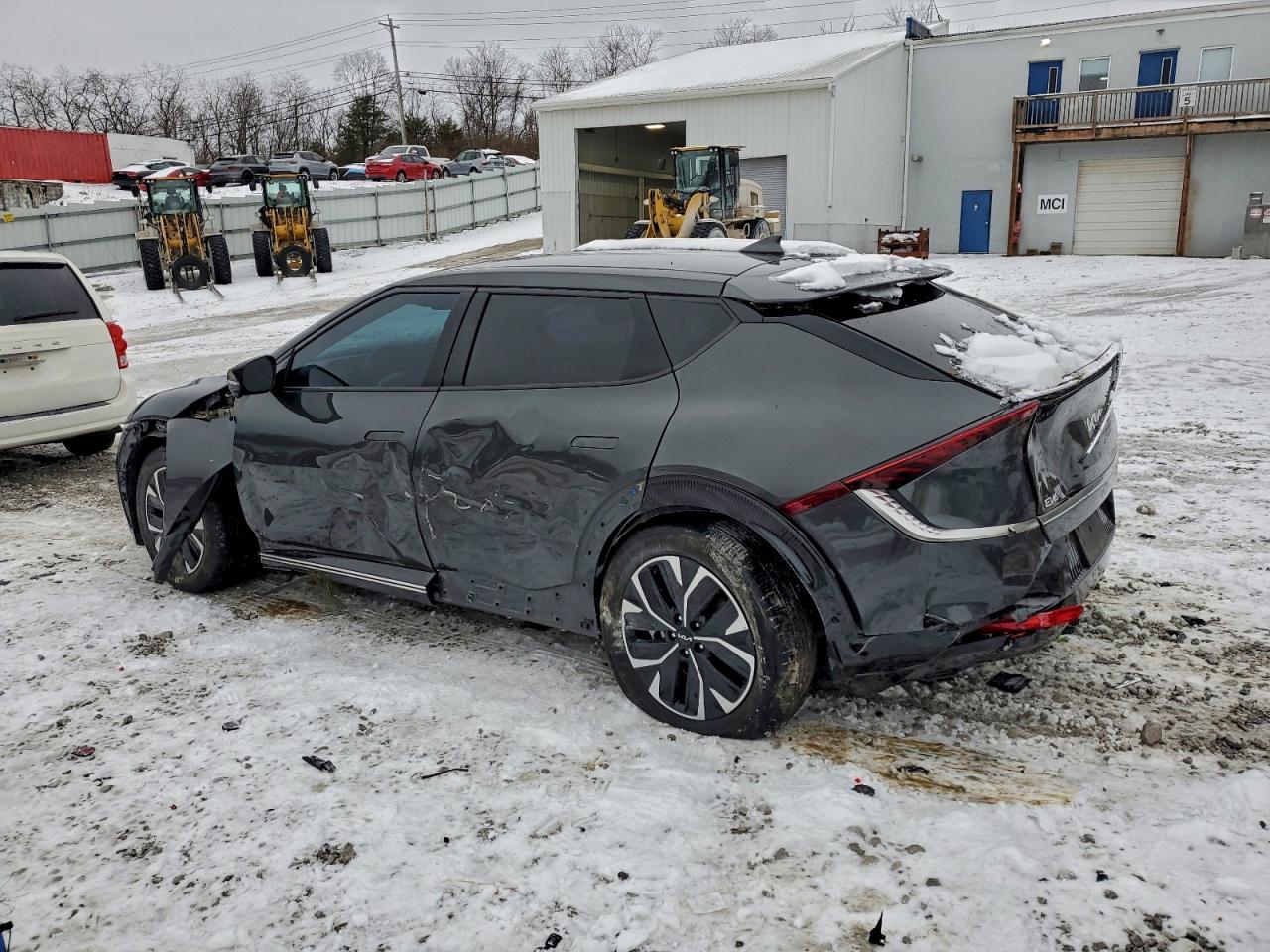 2023 KIA EV6 LIGHT photo 4
