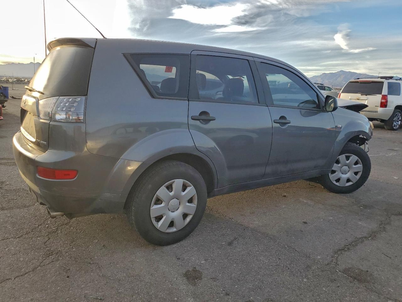 2007 MITSUBISHI OUTLANDER ES photo 3