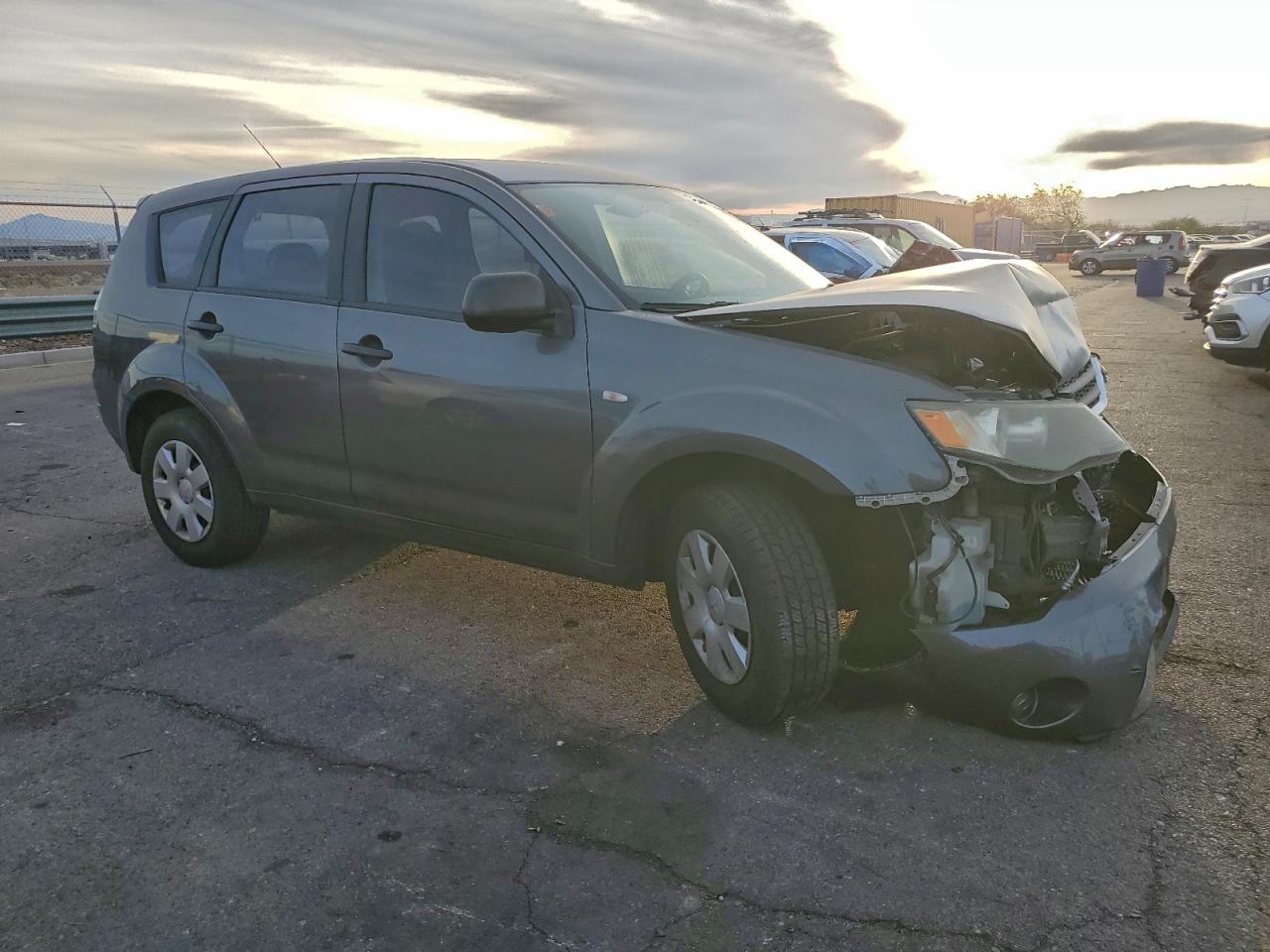 2007 MITSUBISHI OUTLANDER ES photo 4