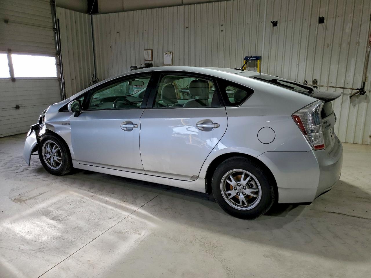 2010 TOYOTA PRIUS photo 2
