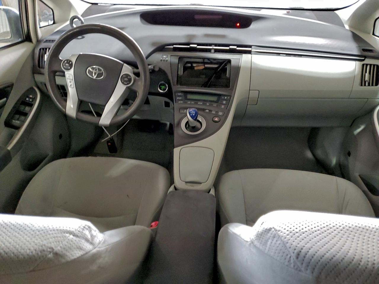 2010 TOYOTA PRIUS photo 8