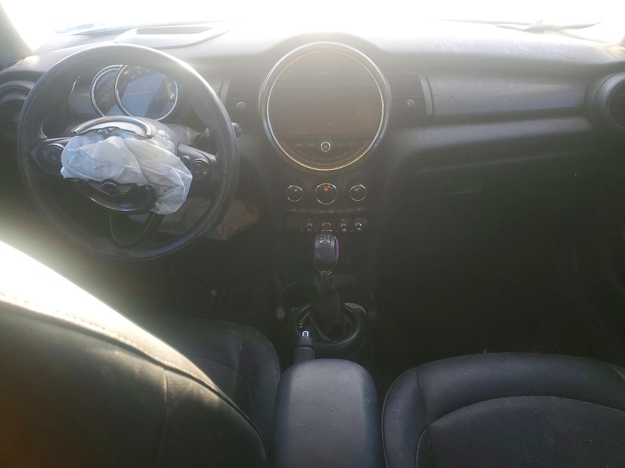 2017 MINI COOPER photo 22