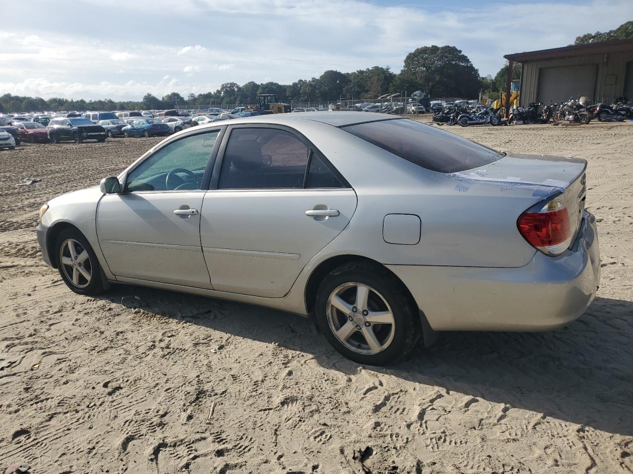 2006 TOYOTA CAMRY LE photo 2